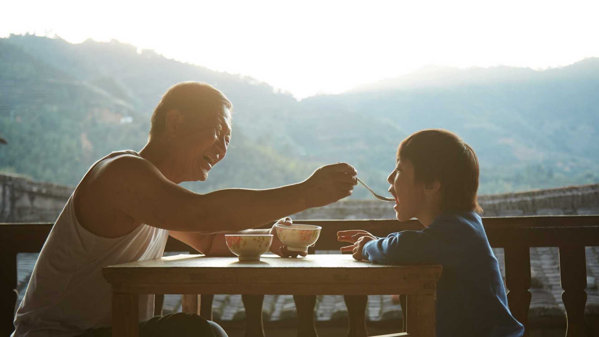 重阳节公益微电影《爱是不遗忘》：你伴我长大，我陪你变老