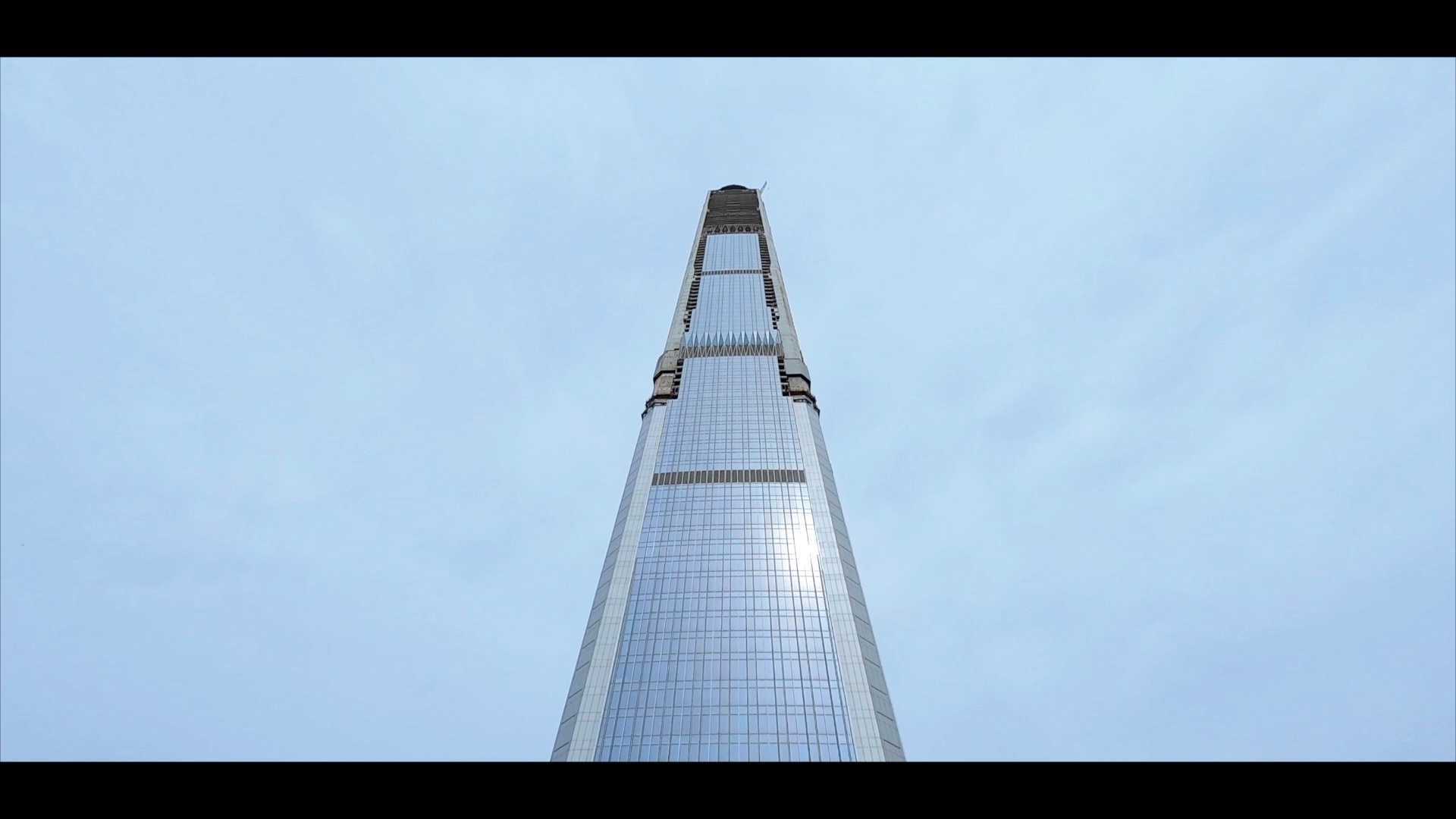 用穿越机视角，潜水天津117大厦！