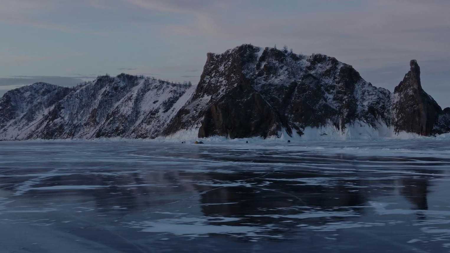 冰雪冻结的绝美画卷《贝加尔湖畔》