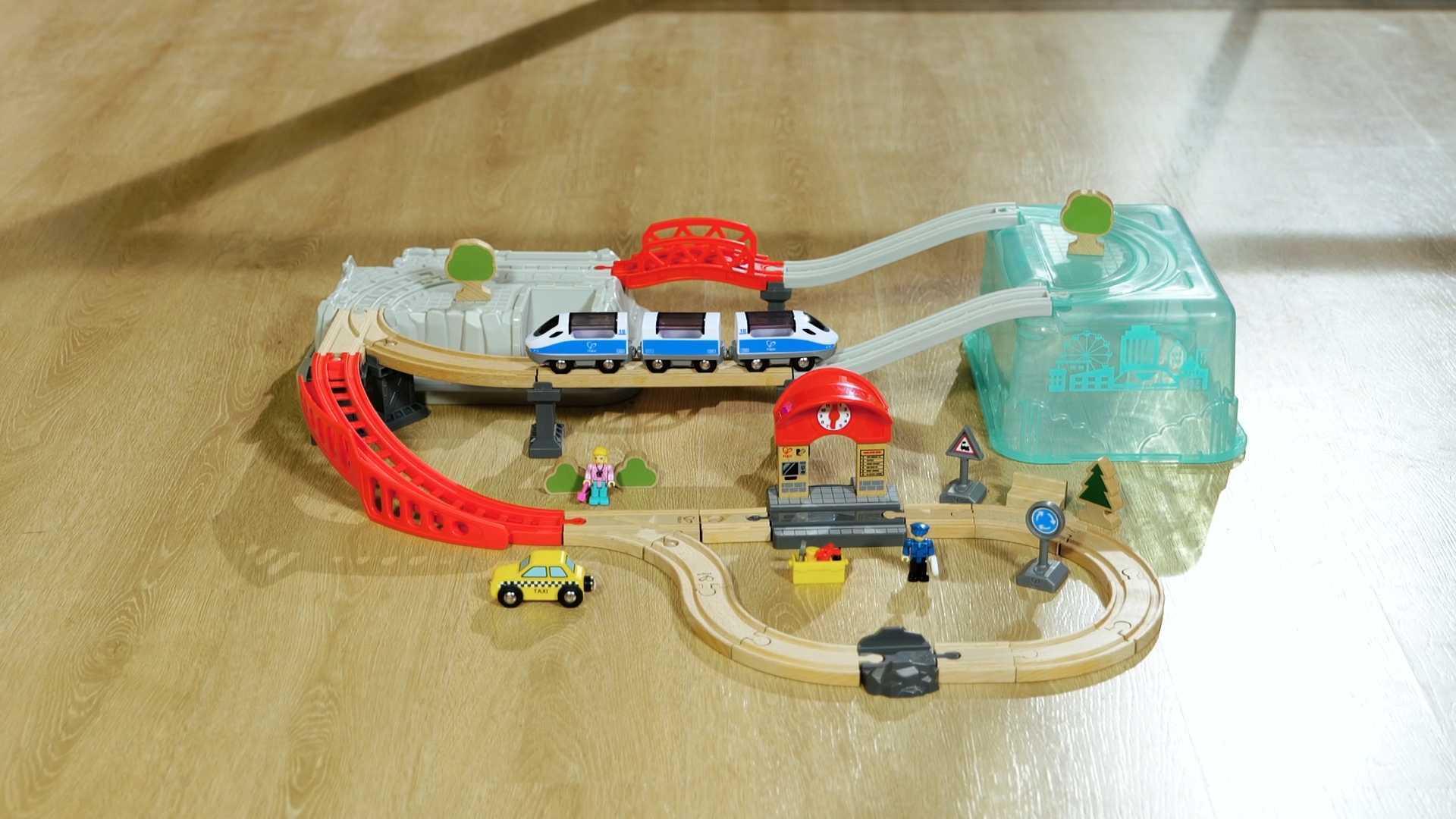 Hape玩具宣传片-City Train Bucket Set