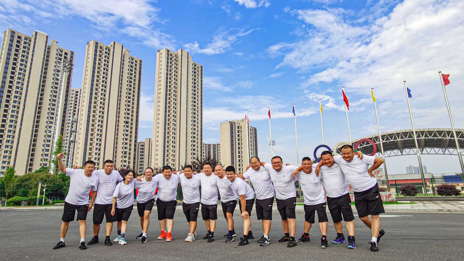 石门县城管执法局参加全民健身运动会“红医杯”拔河比赛掠影