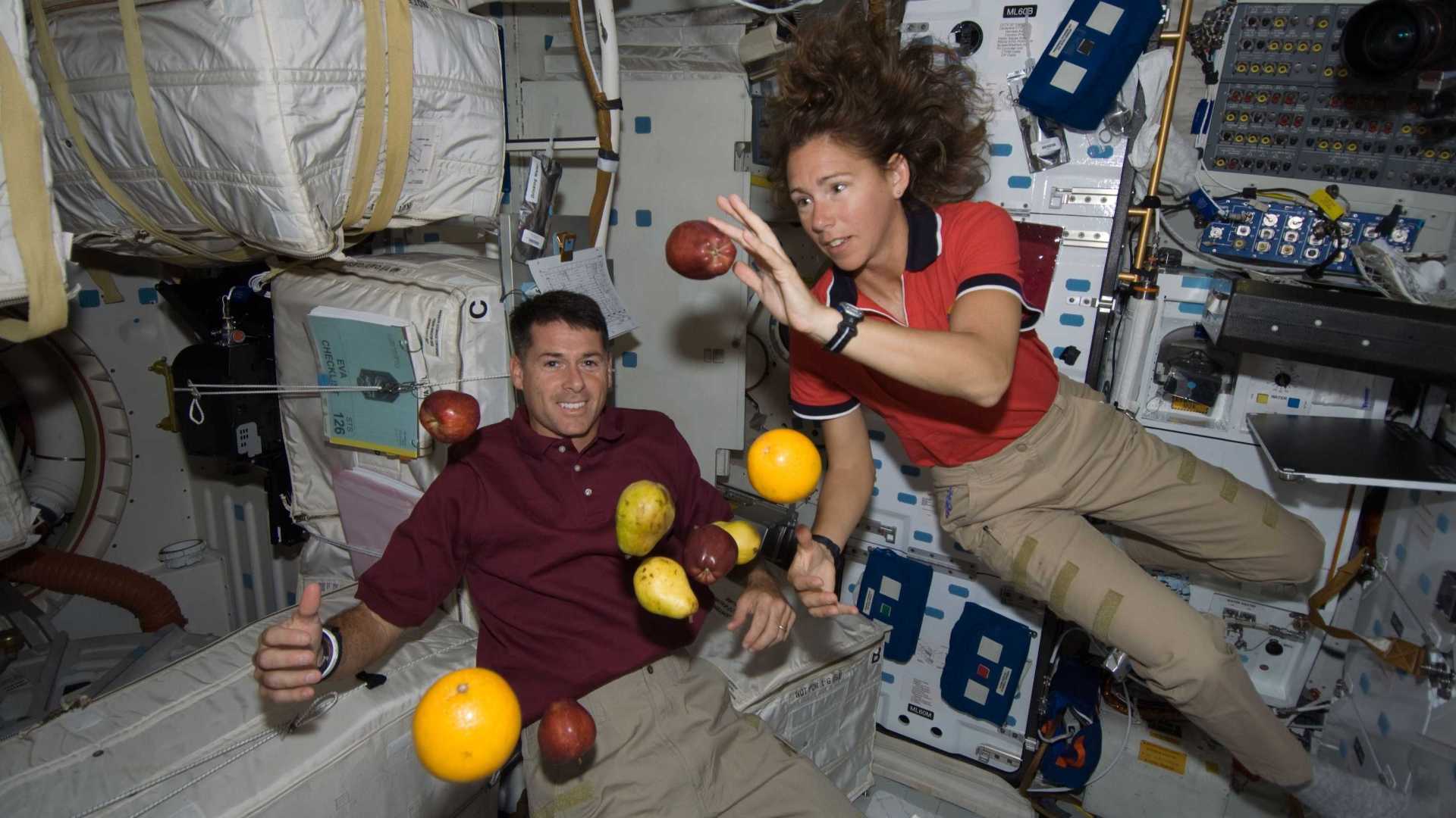 趣味科普《宇航员如何在太空吃东西》