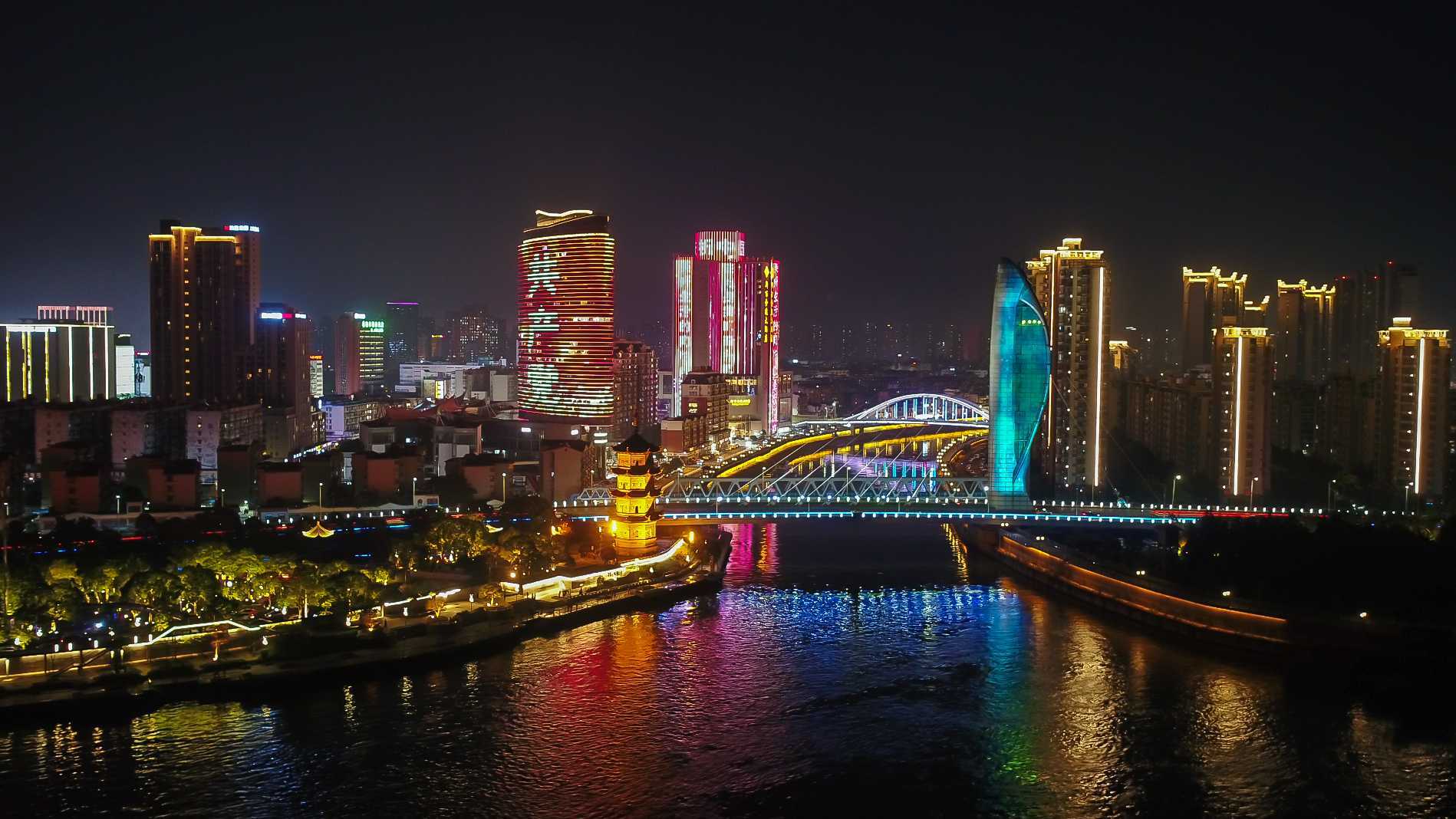 芜湖市“永远跟党走”主题灯光秀