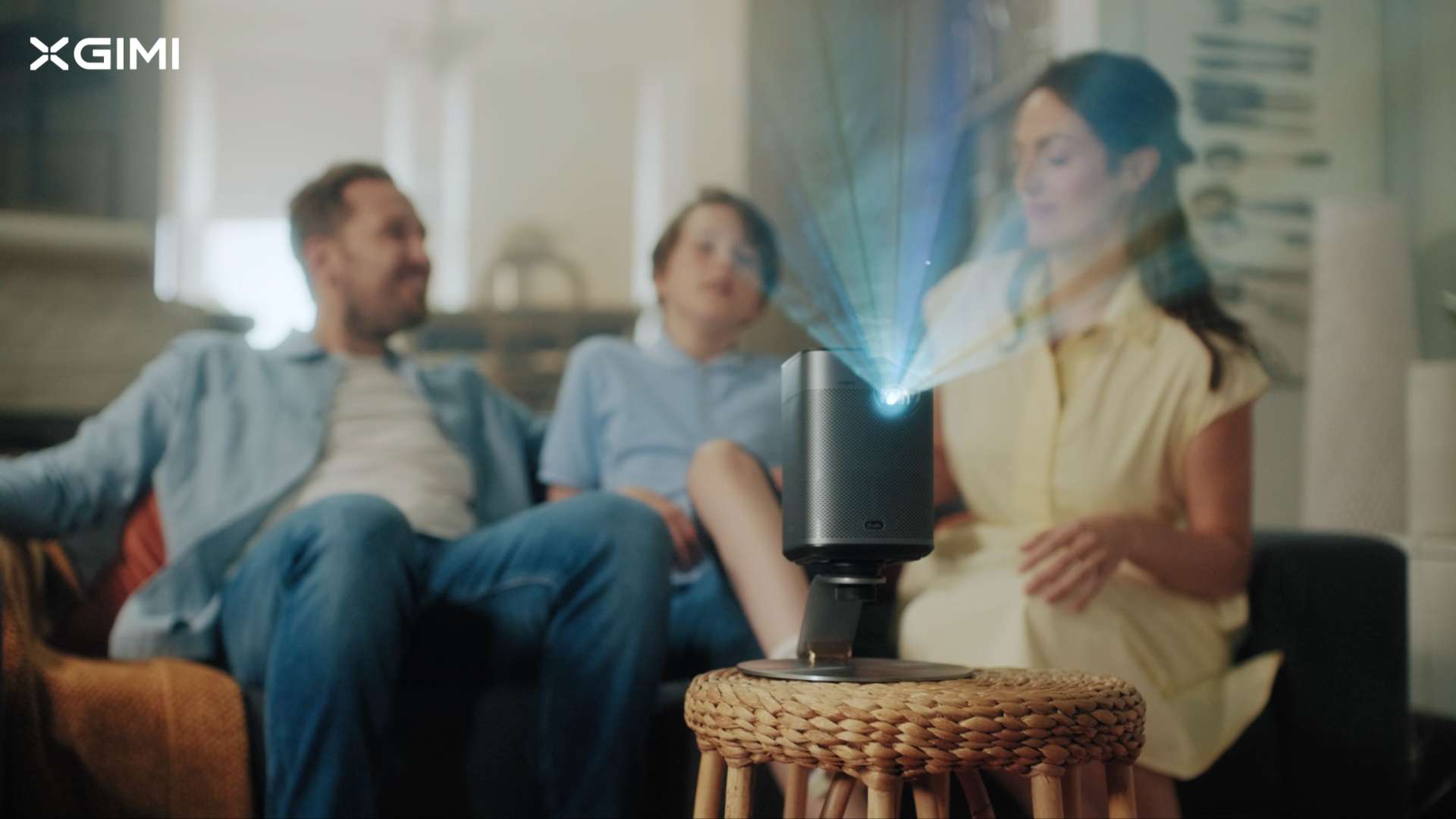极米最新投影仪Halo 广告 | 伦敦制造