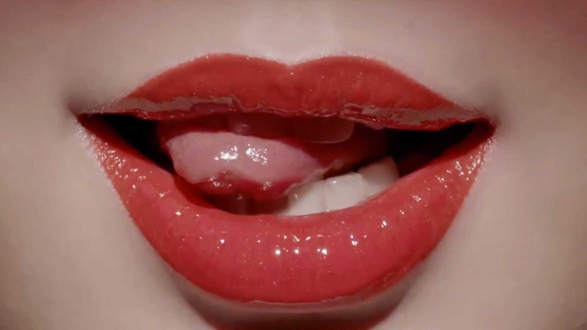 mac-烈焰红唇