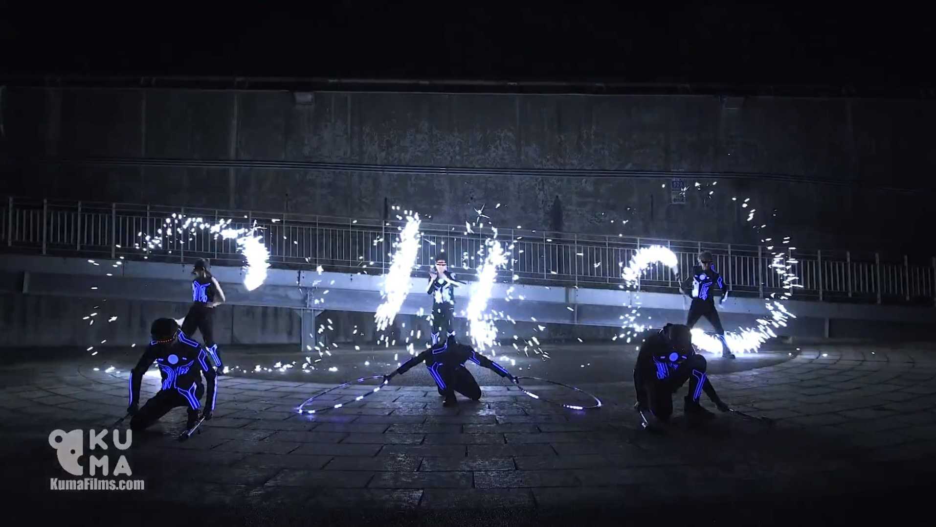 炫酷的Tron LED灯光秀舞蹈