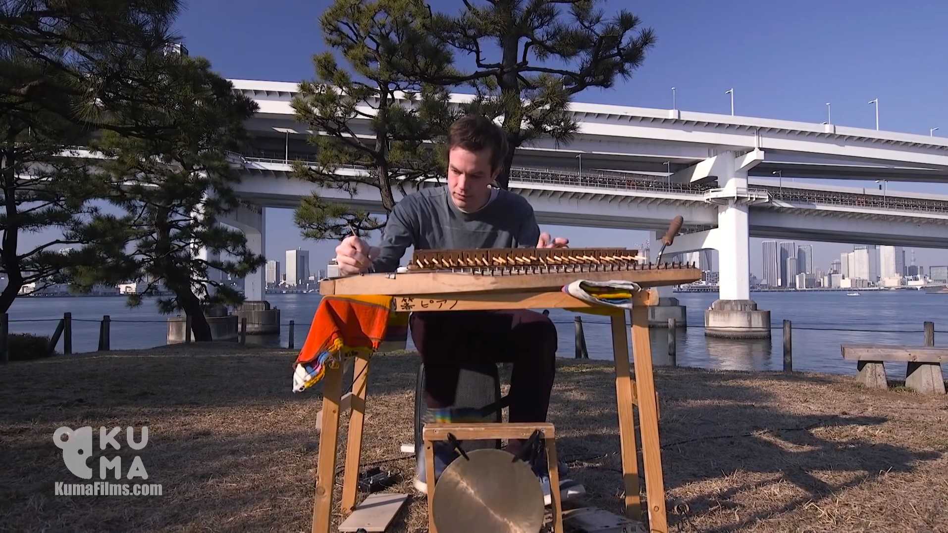 用自制的筷子钢琴弹奏听起来像什么？
