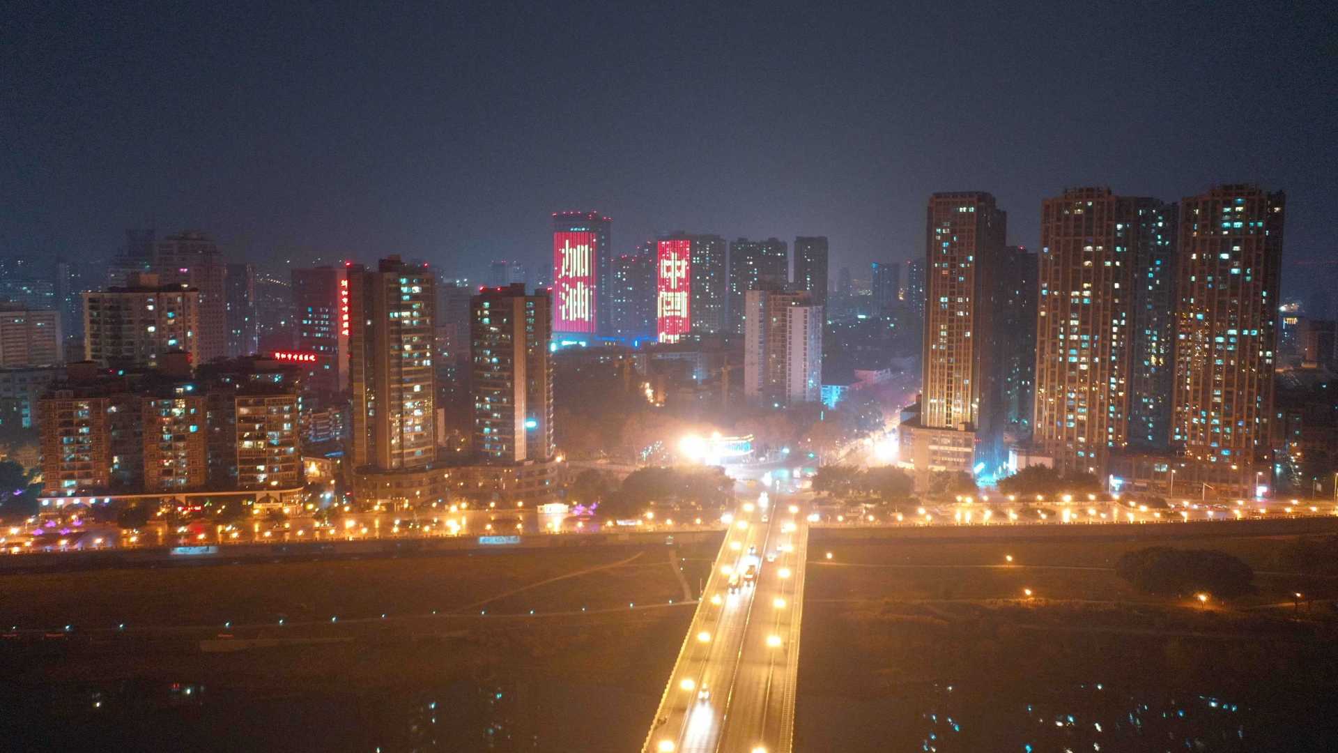 四川省绵阳市春节疫情期间中国加油灯光秀