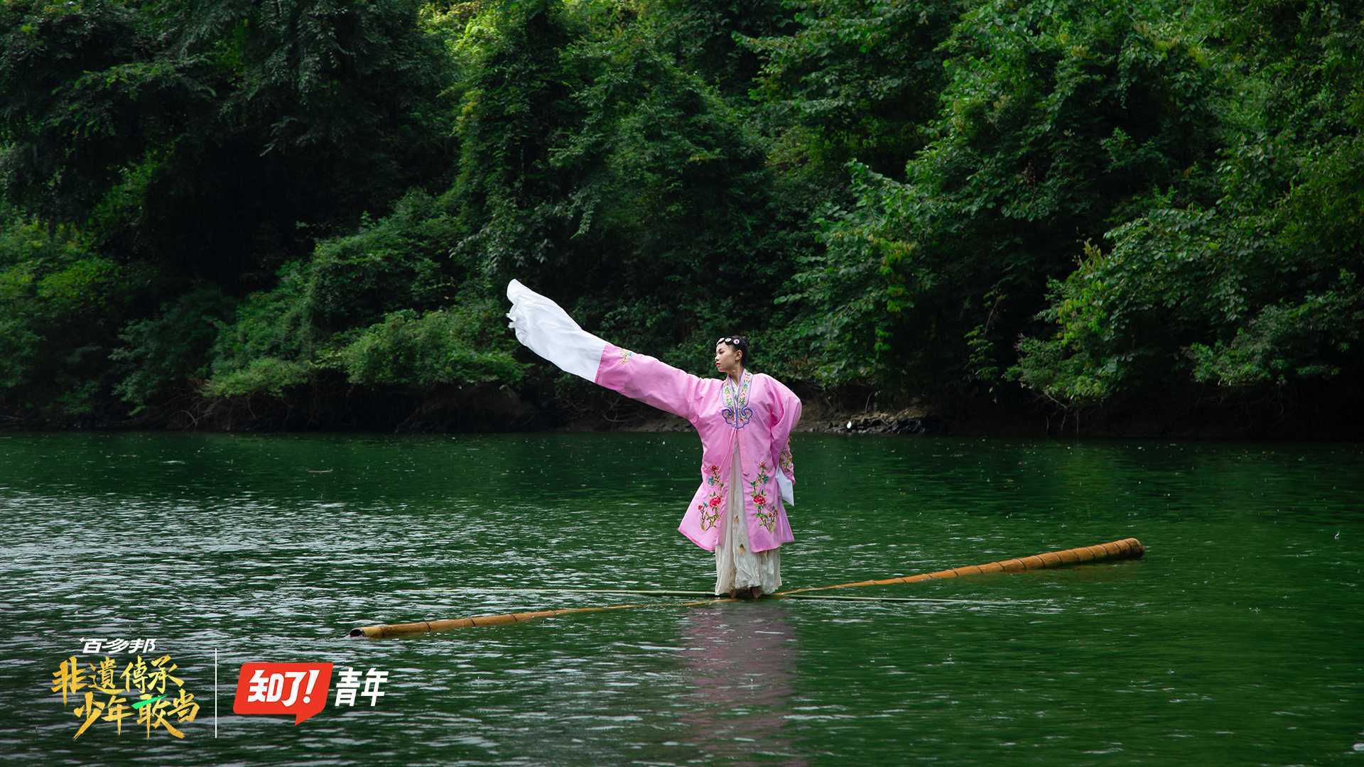 【非遗传承，少年敢当】95后女孩苦练独竹漂17年，这是惊艳世界的中国绝技