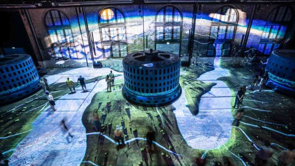 沉浸式视听装置|跨越600英尺，废弃水电站华丽变身成艺术展！