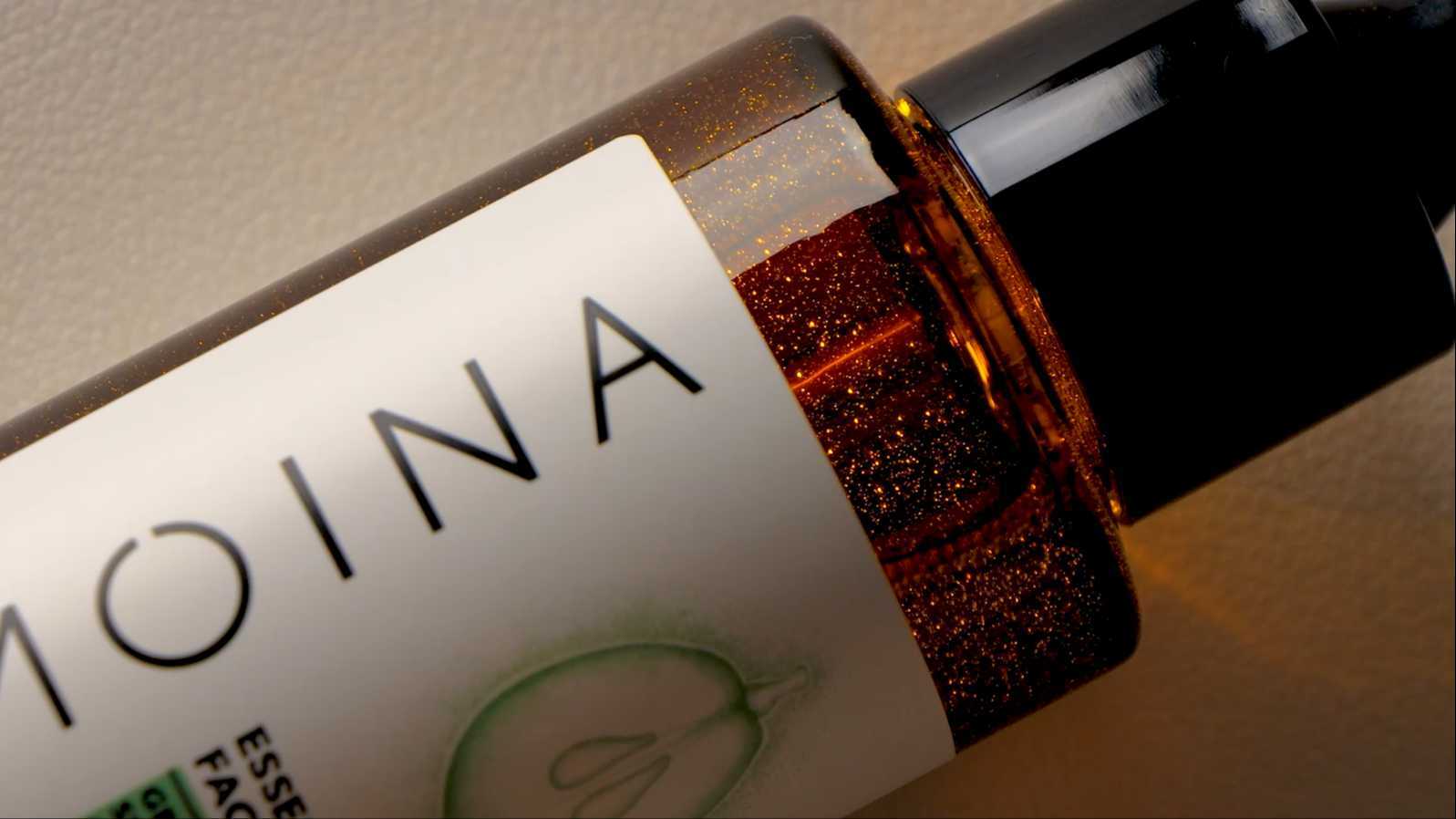 澳洲护肤品牌MOINA新品精华油广告