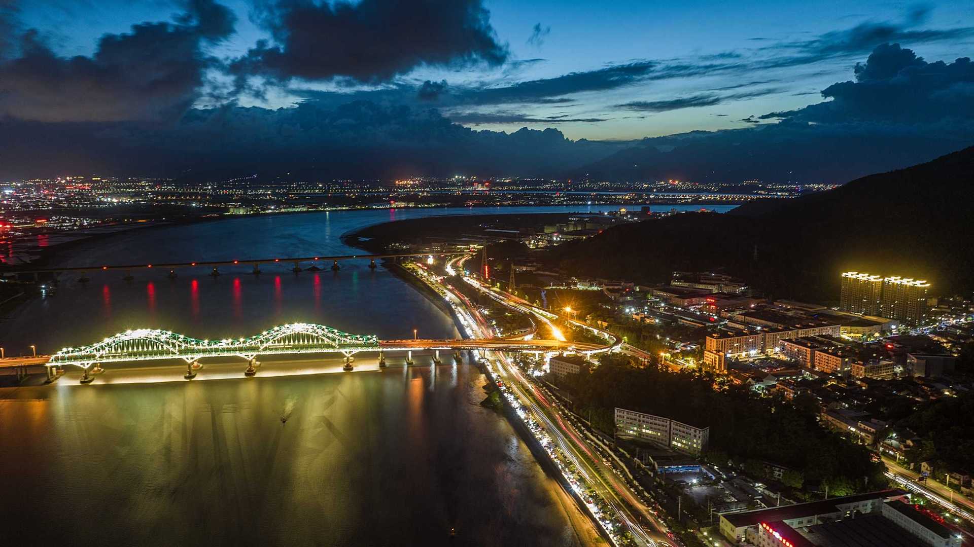 《瑞安江上六座壮观大桥》航拍张维银