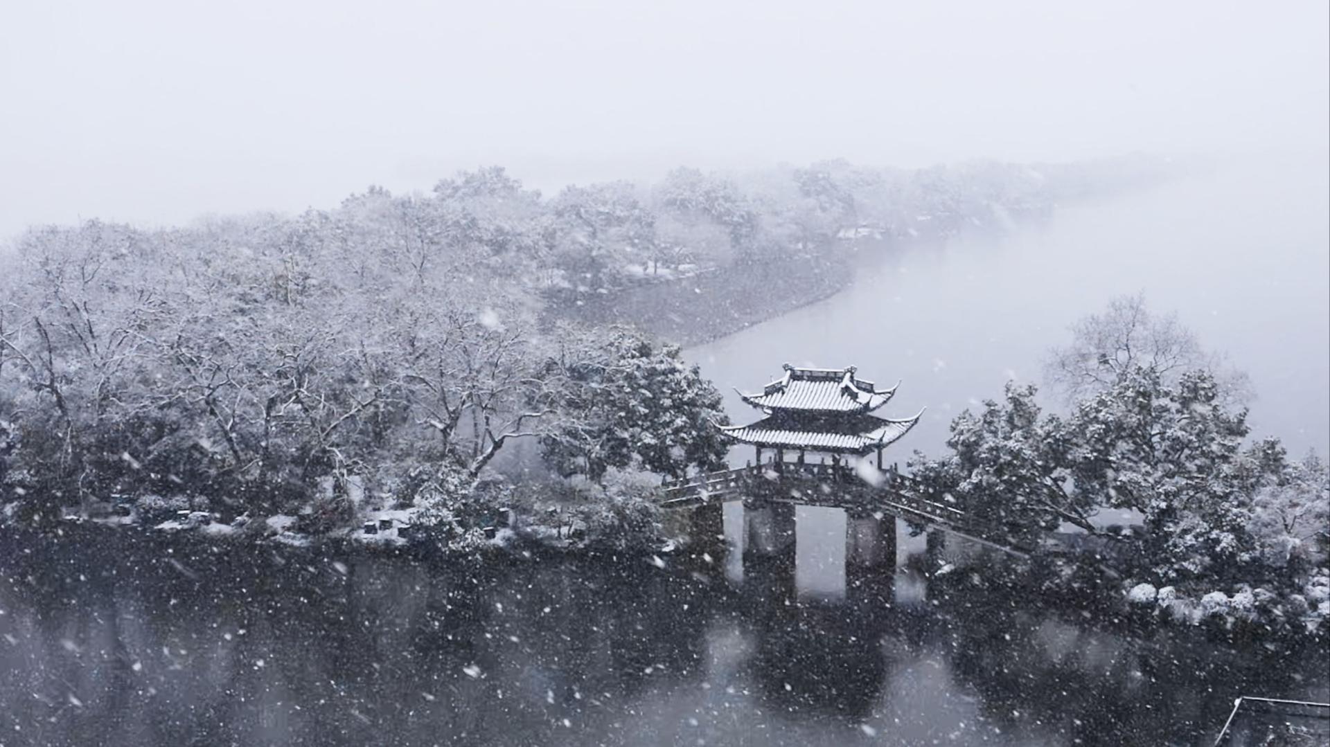 雪落杭城，湖山入梦。