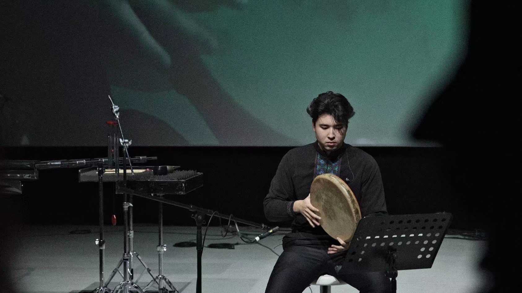 疆日·舞——为新疆手鼓与电子音乐而作