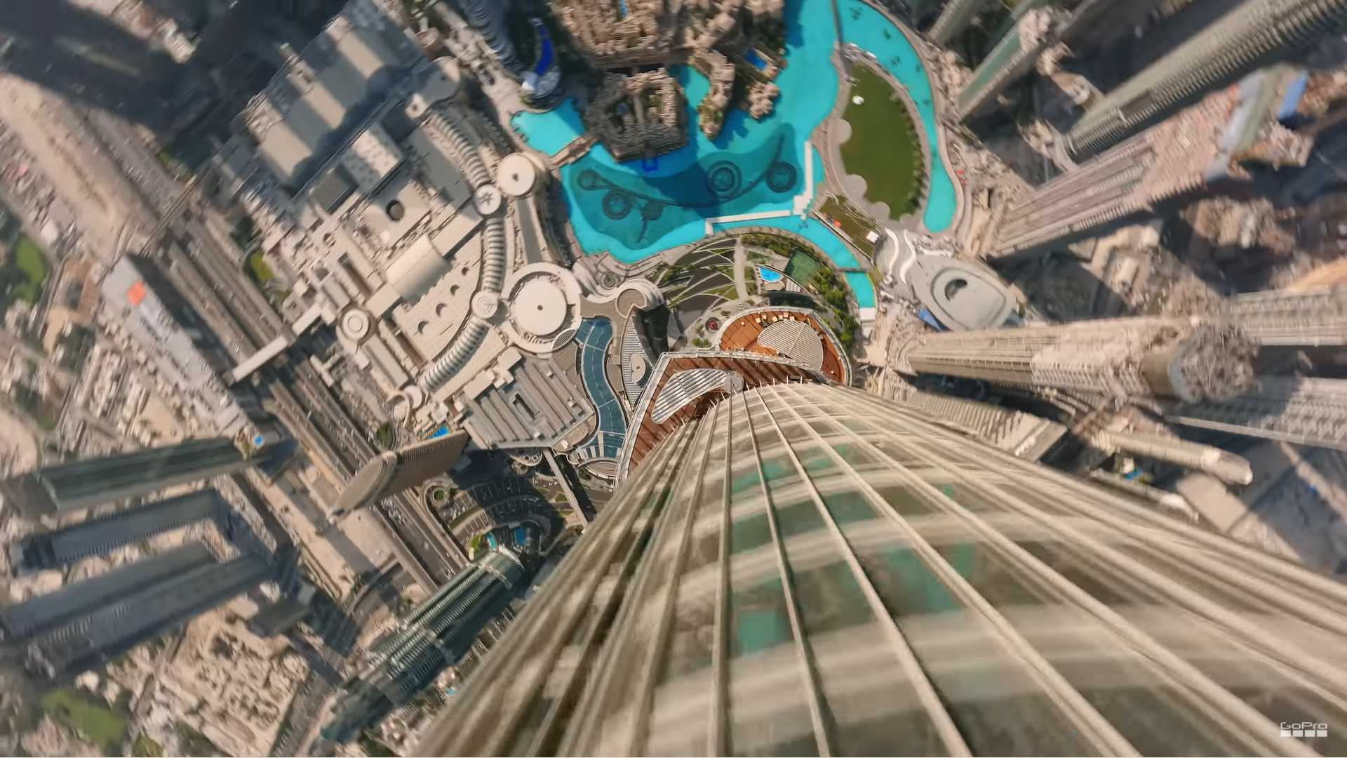 在世界最高建筑哈利法塔潜水《GoPro跳塔游》