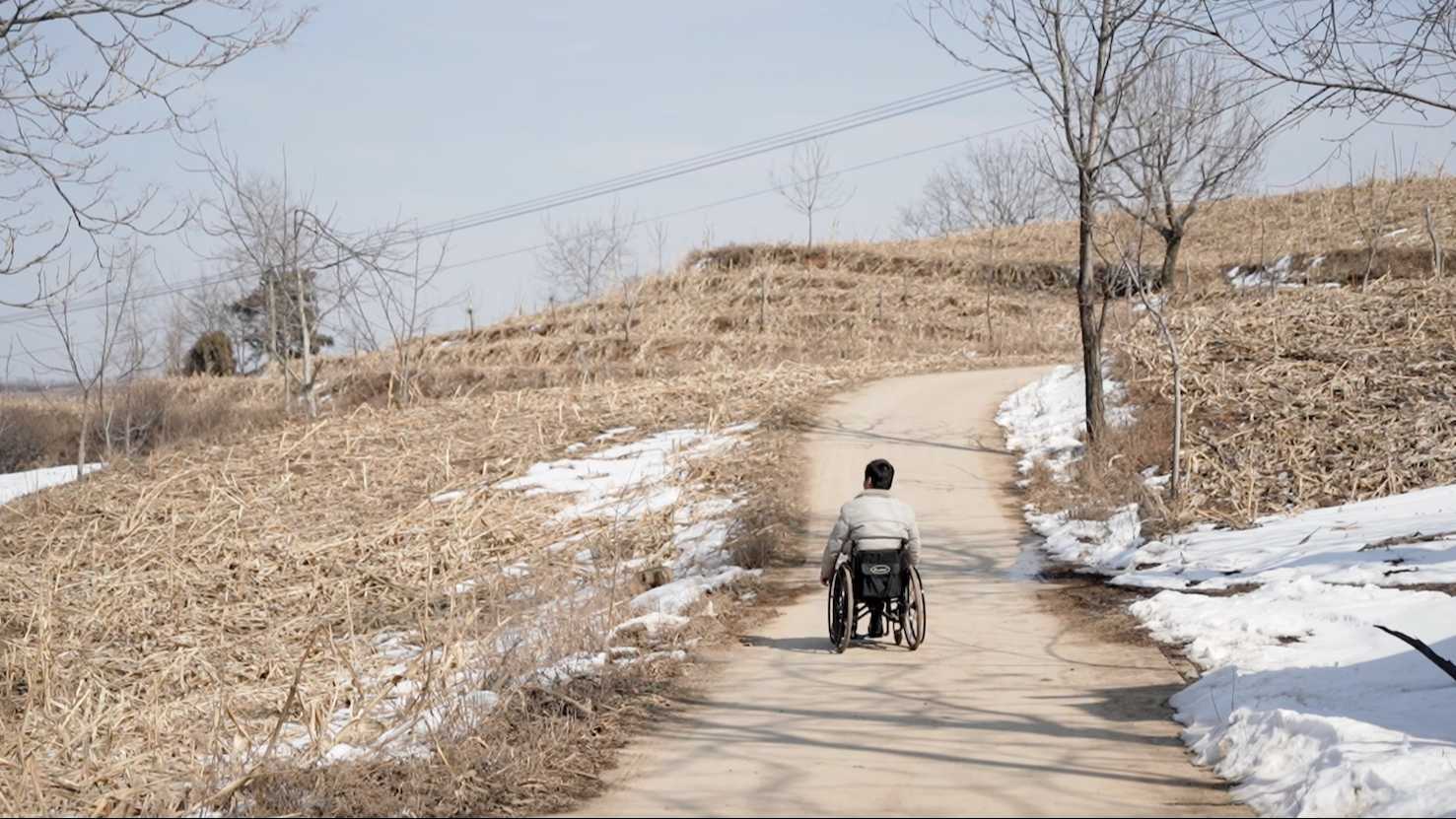轮椅上的人工智能训练师 陕北95后残疾小伙帮上亿人智慧出行