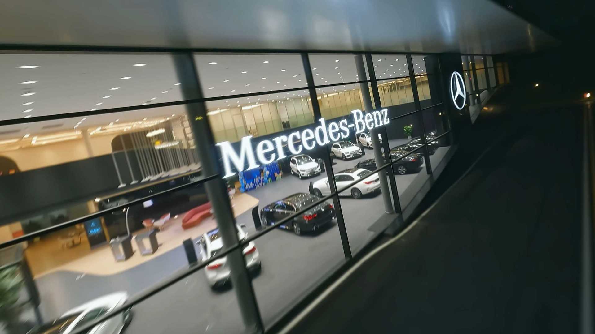 【商拍】一镜到底，看遍梅赛德斯——奔驰销售中心的优雅