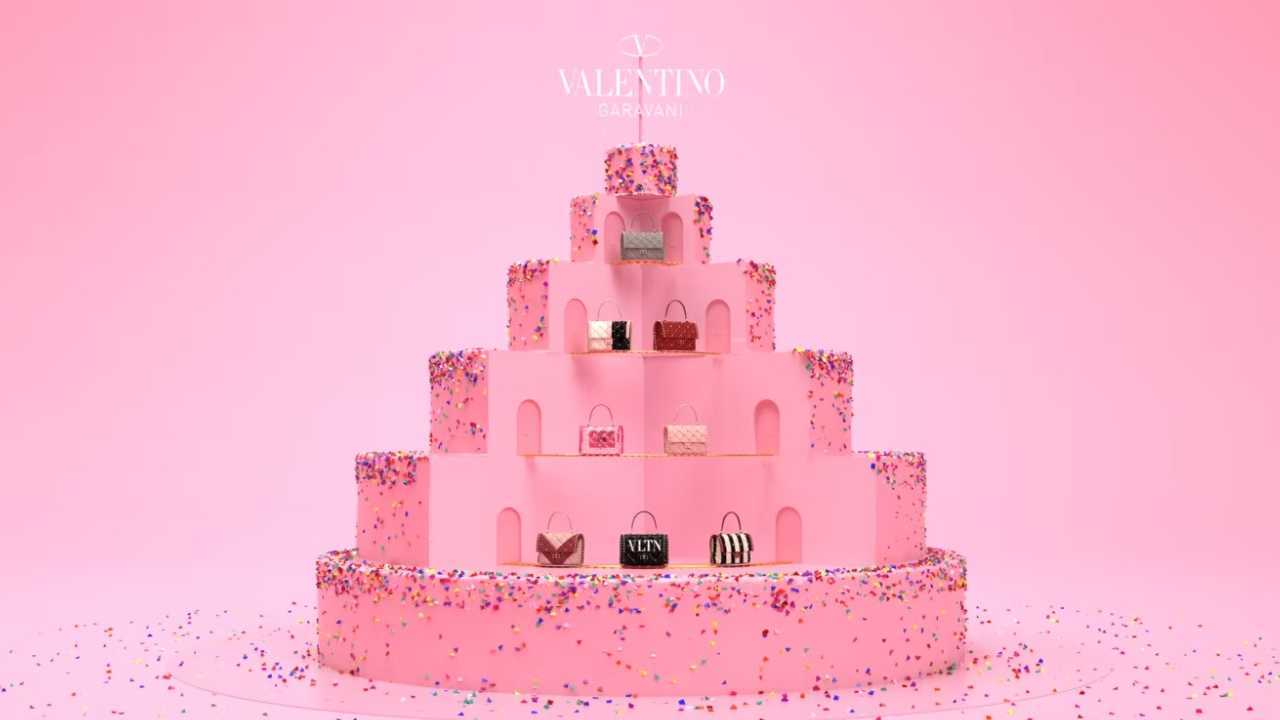Valentino包包视觉短片《粉红工厂》
