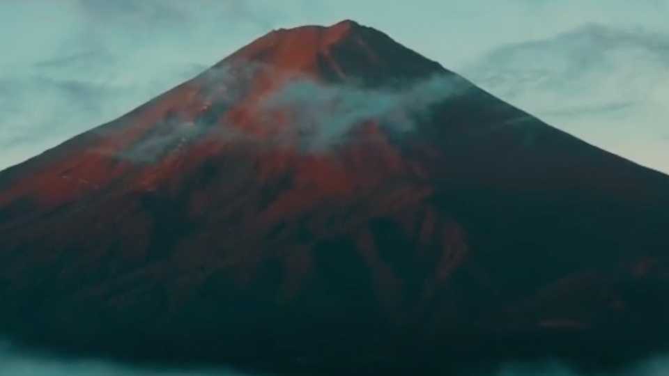 云雾下的富士山美呆了！