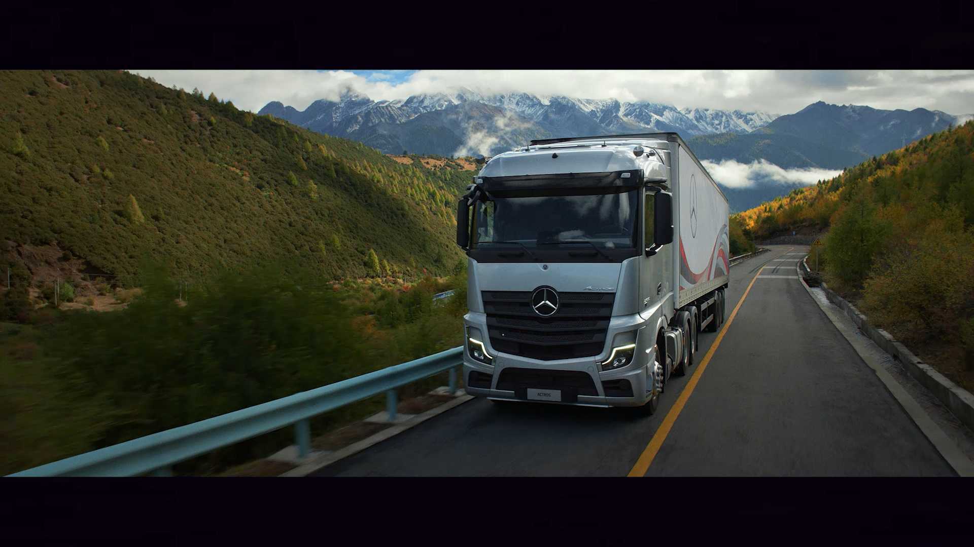 梅赛德斯-奔驰大卡车发布会视频
