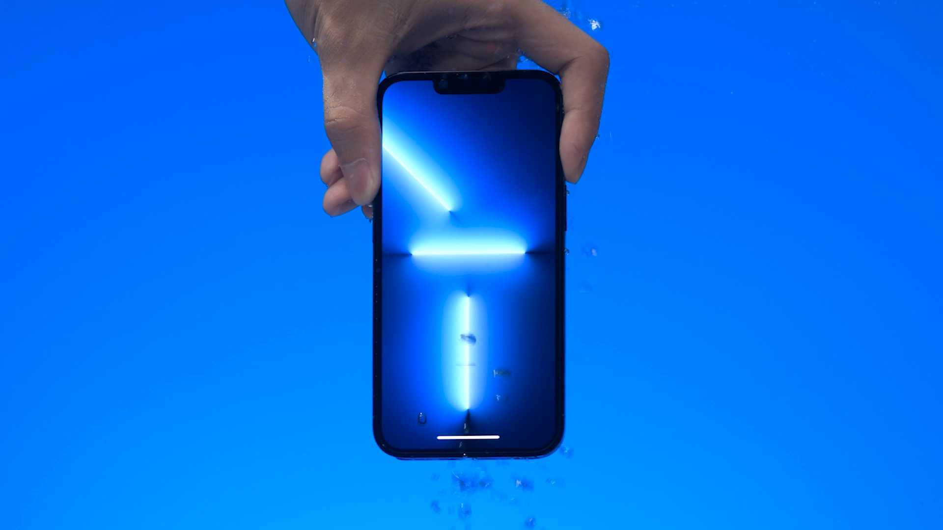《iPhone13Pro钢化膜》-电商主图视频