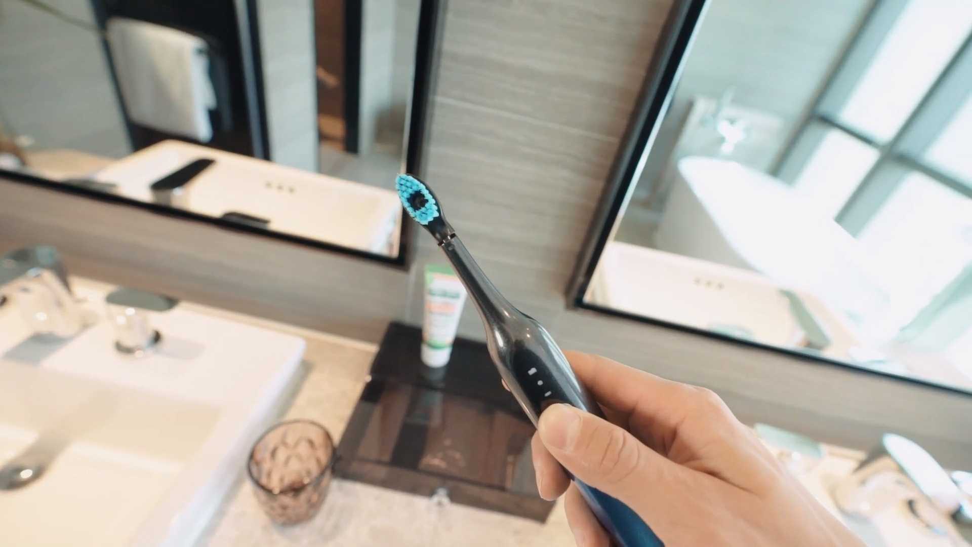 电动牙刷pov视频