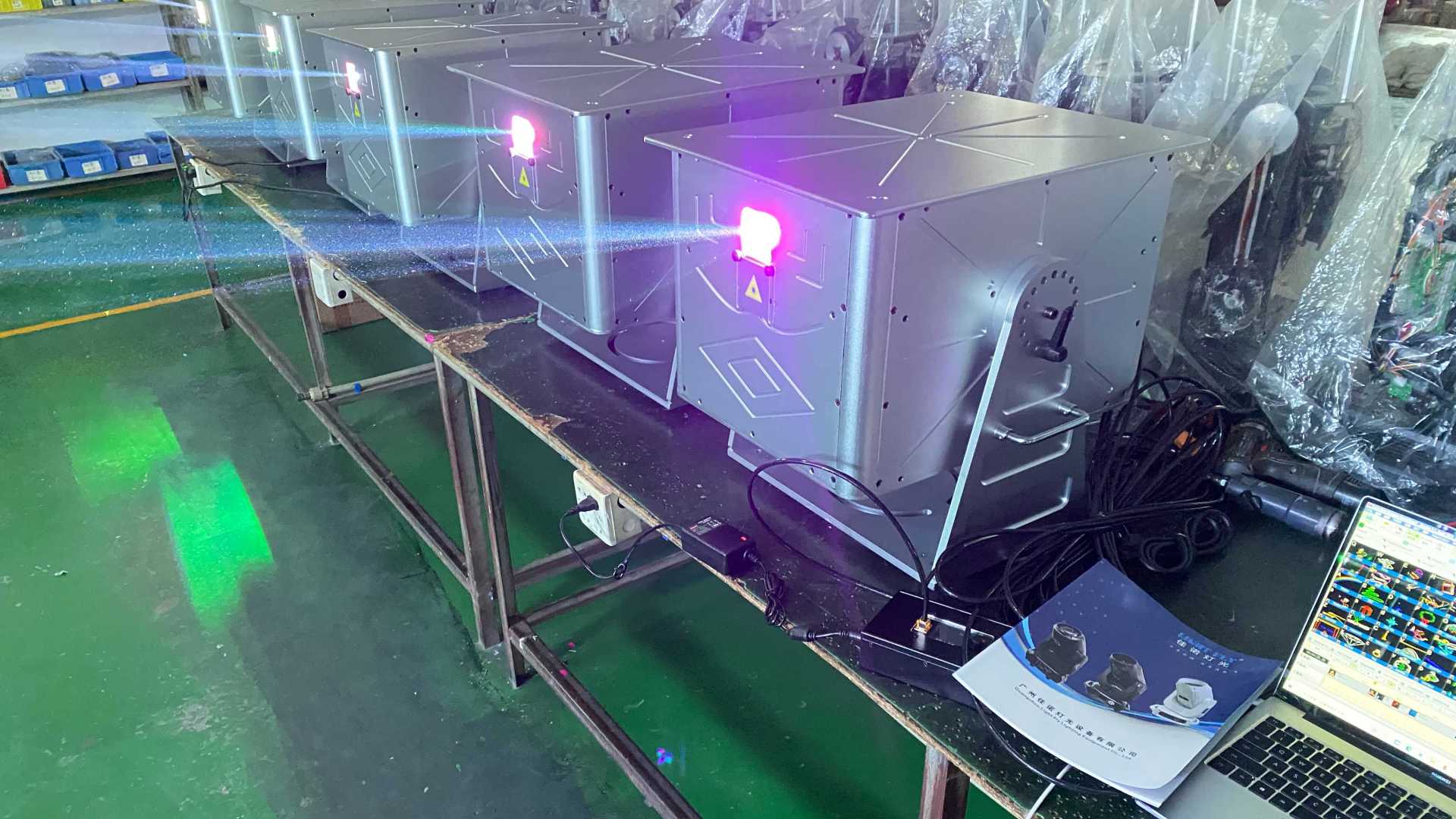 五台防水全彩RGB动画激光灯亮相水幕投影激光秀