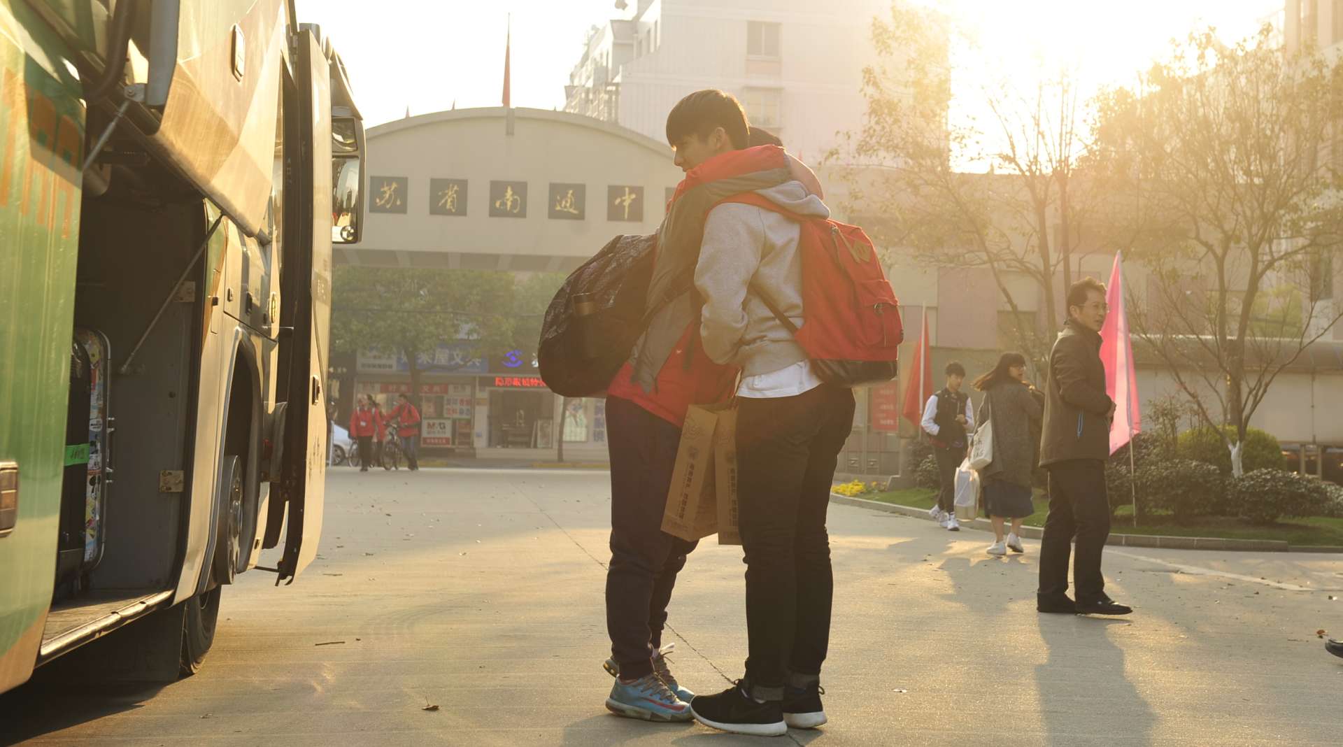 首部大陆香港两地青少年交流纪录片—— 《心手相连 青春有约》