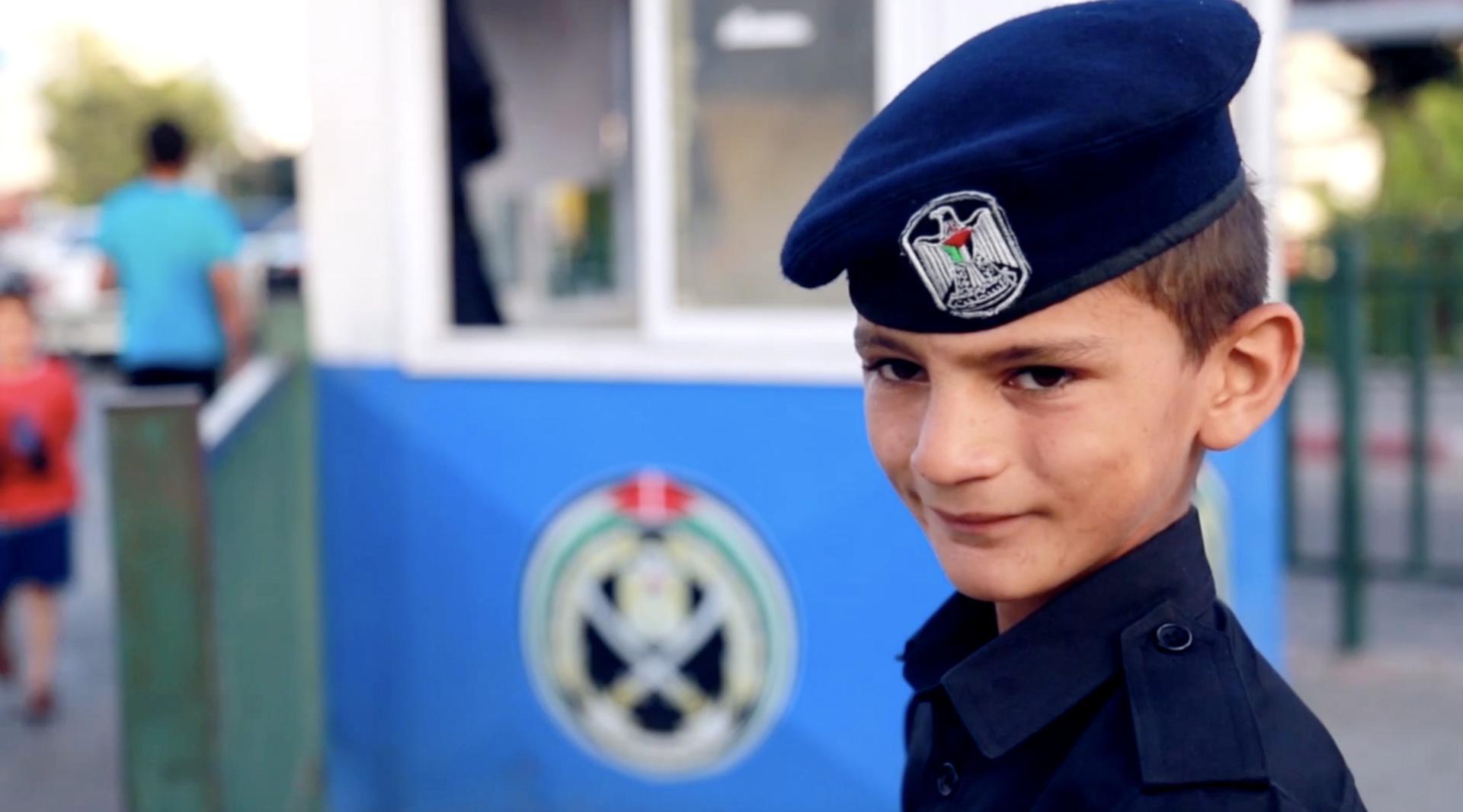 加沙街头的12岁交警