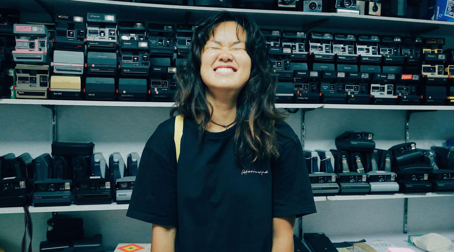 数码时代下的胶片相机店，总有一些人在坚持微小的幸福