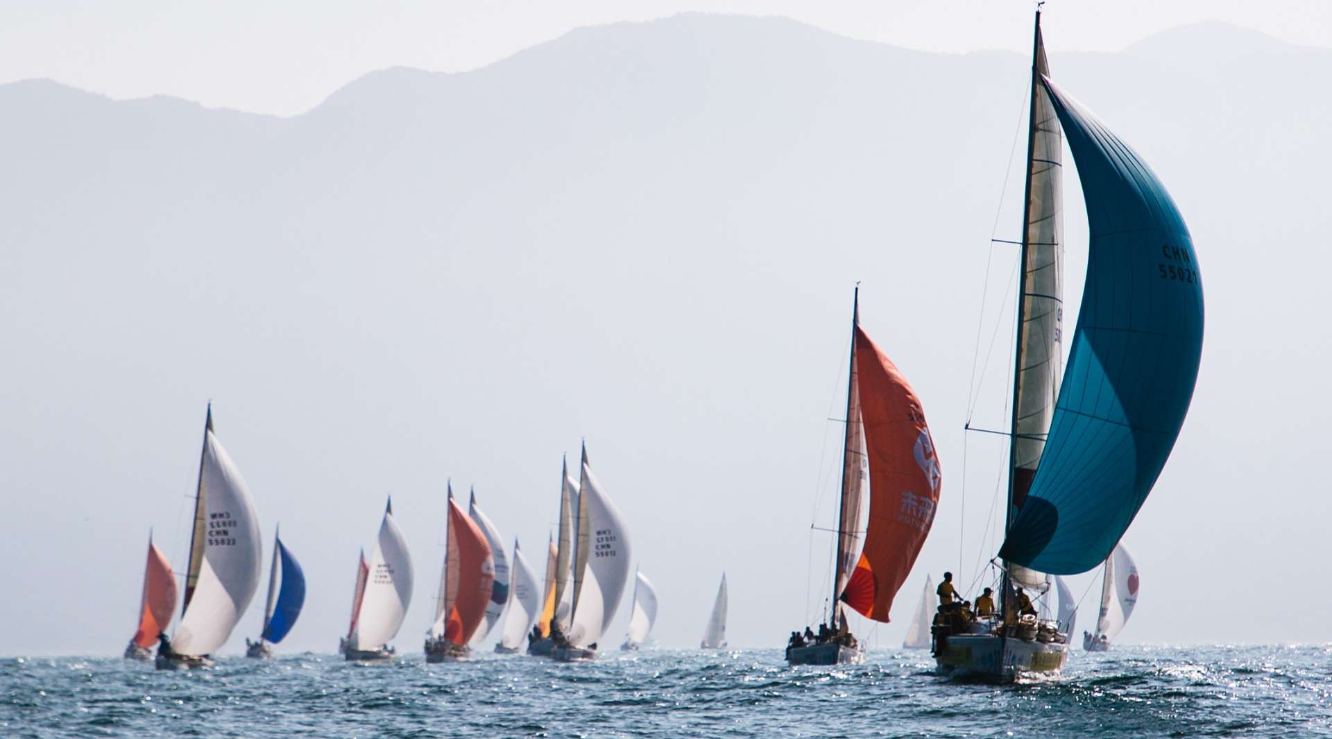 吸引30个国家1600名水手参加的帆船赛是什么样的？