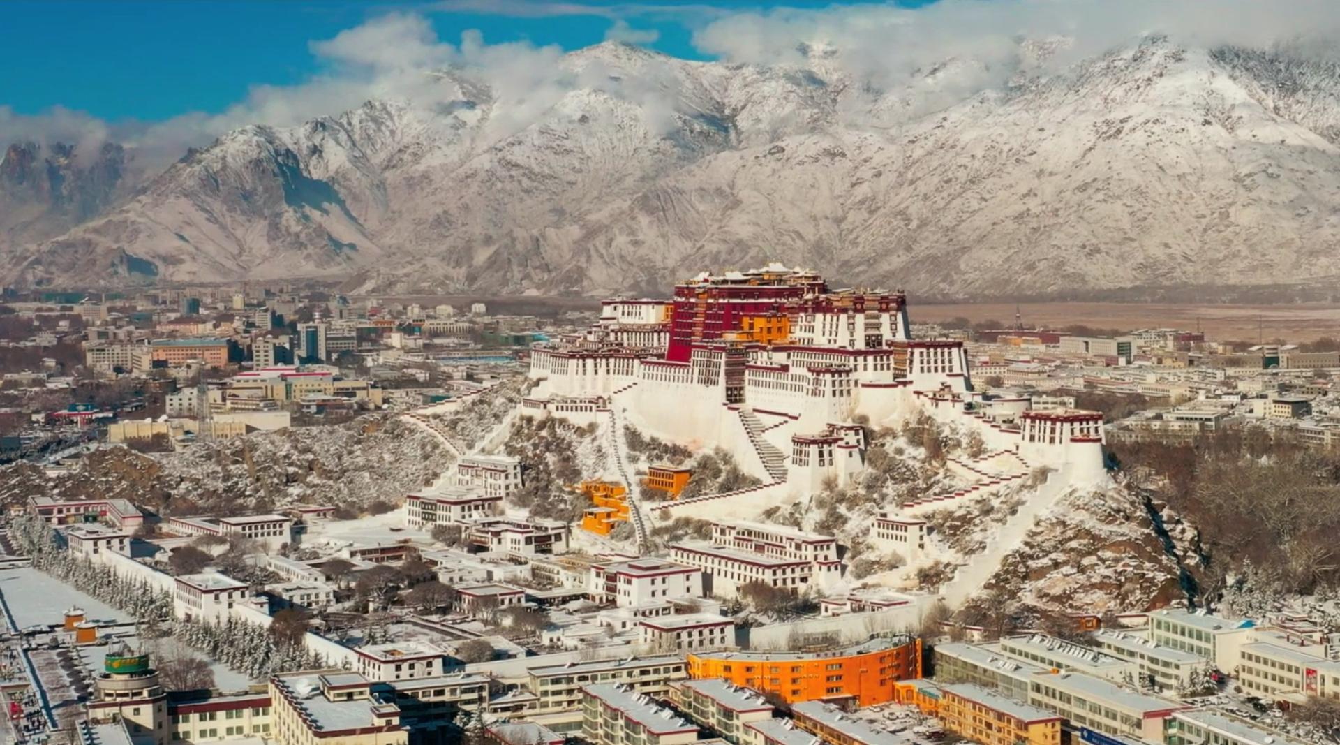 2018年西藏拉萨航拍雪景