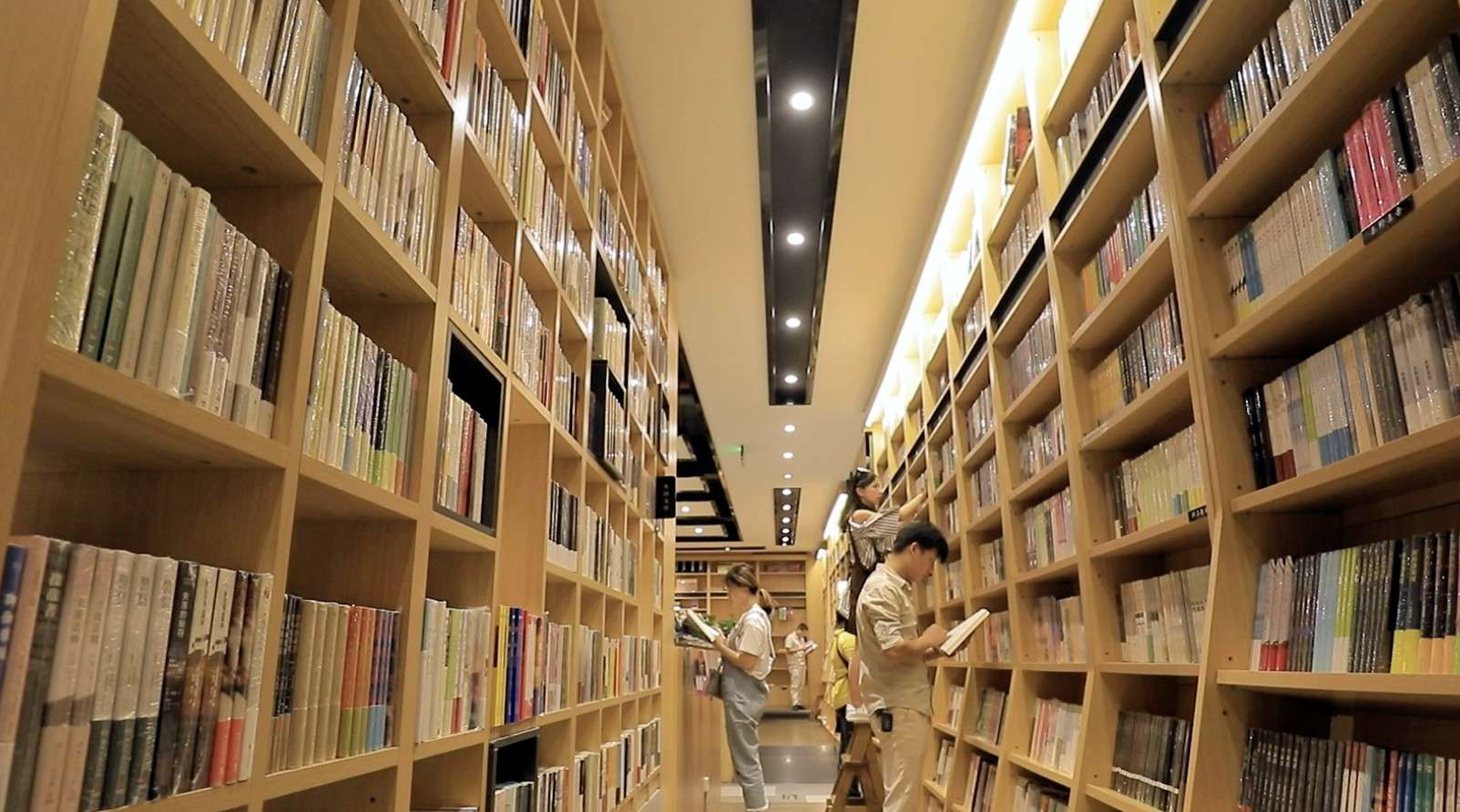 最美书店--新华书店（湖北鄂州店）