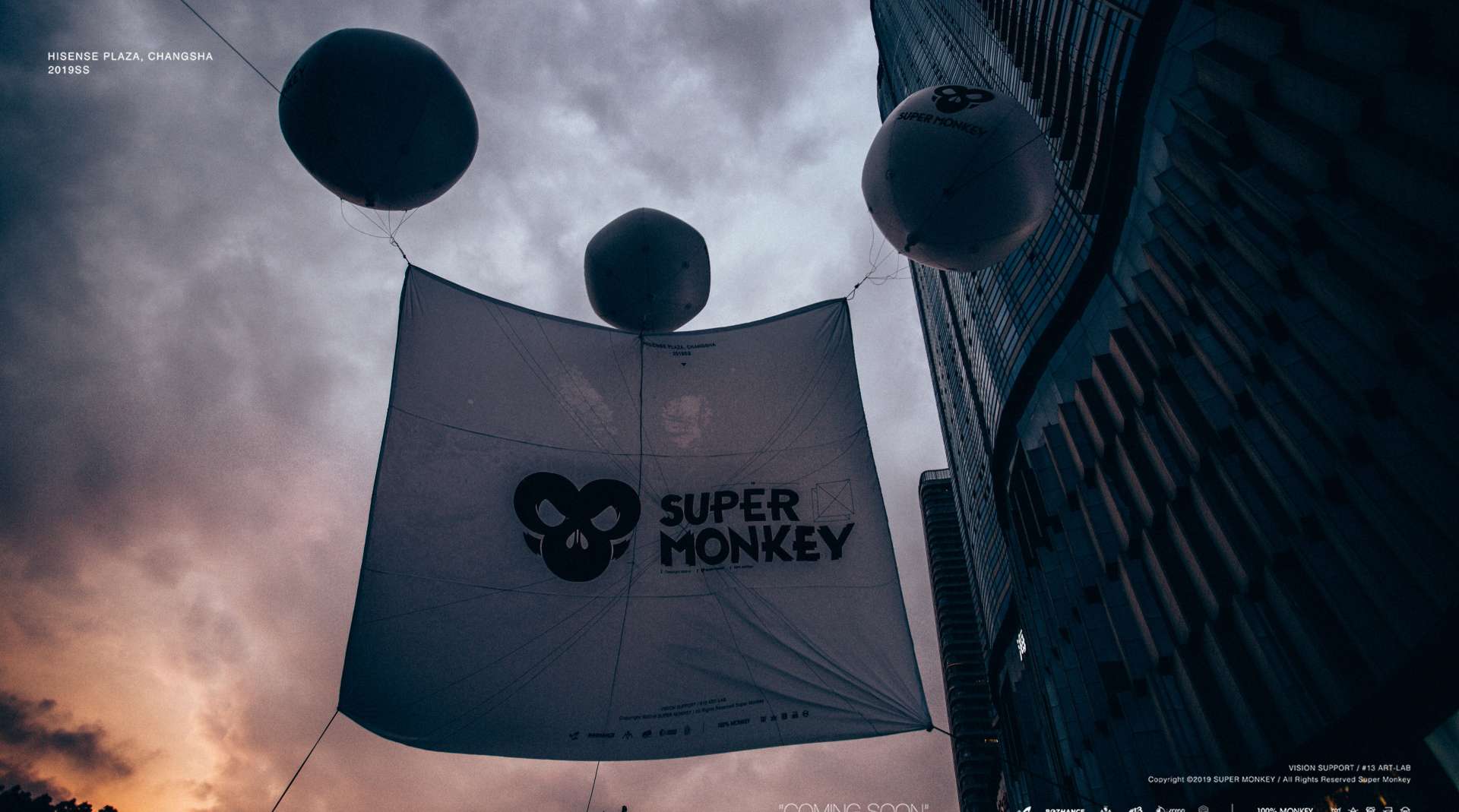SUPER MONKEY X 海信广场 | RAISE THE FLAG