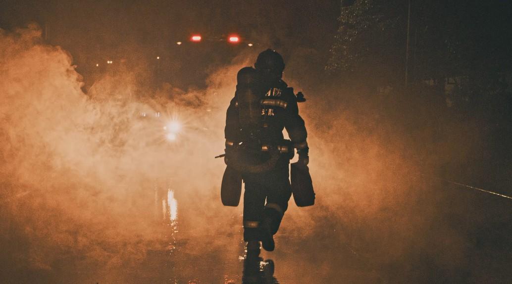 《我是谁》—安顺消防员感人形象片