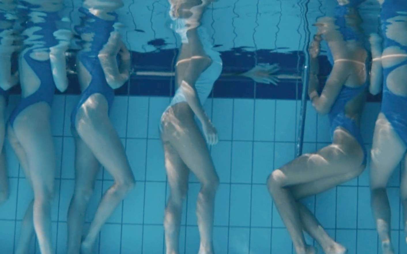 碧波荡漾花样游泳实验短片《窒息》