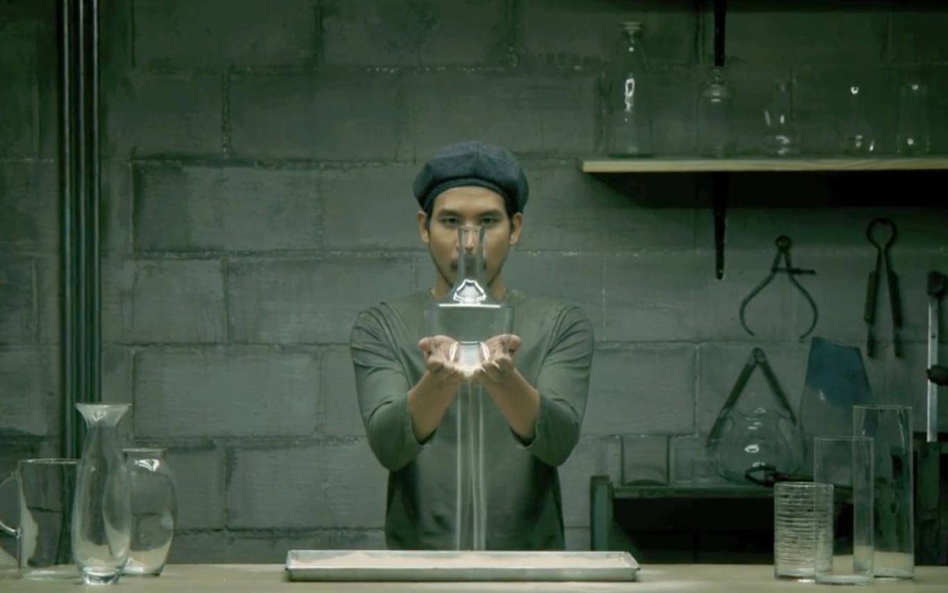 泰国风格化创意广告《匠人PK实验室》
