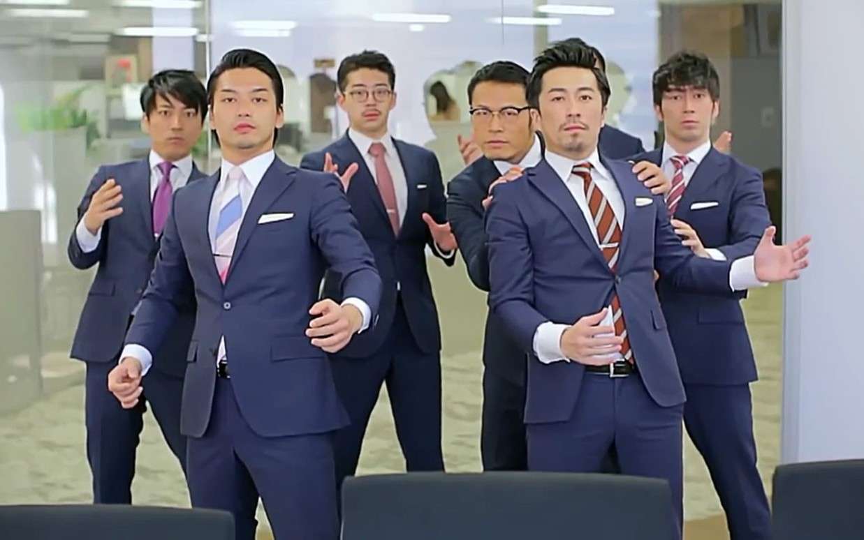 日本宅男机械舞洗脑MV《奇怪的我们》