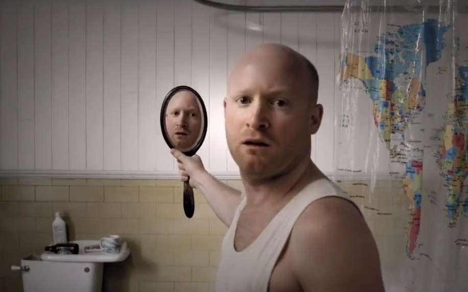 另类悬疑治愈短片《被镜子抛弃的男人》