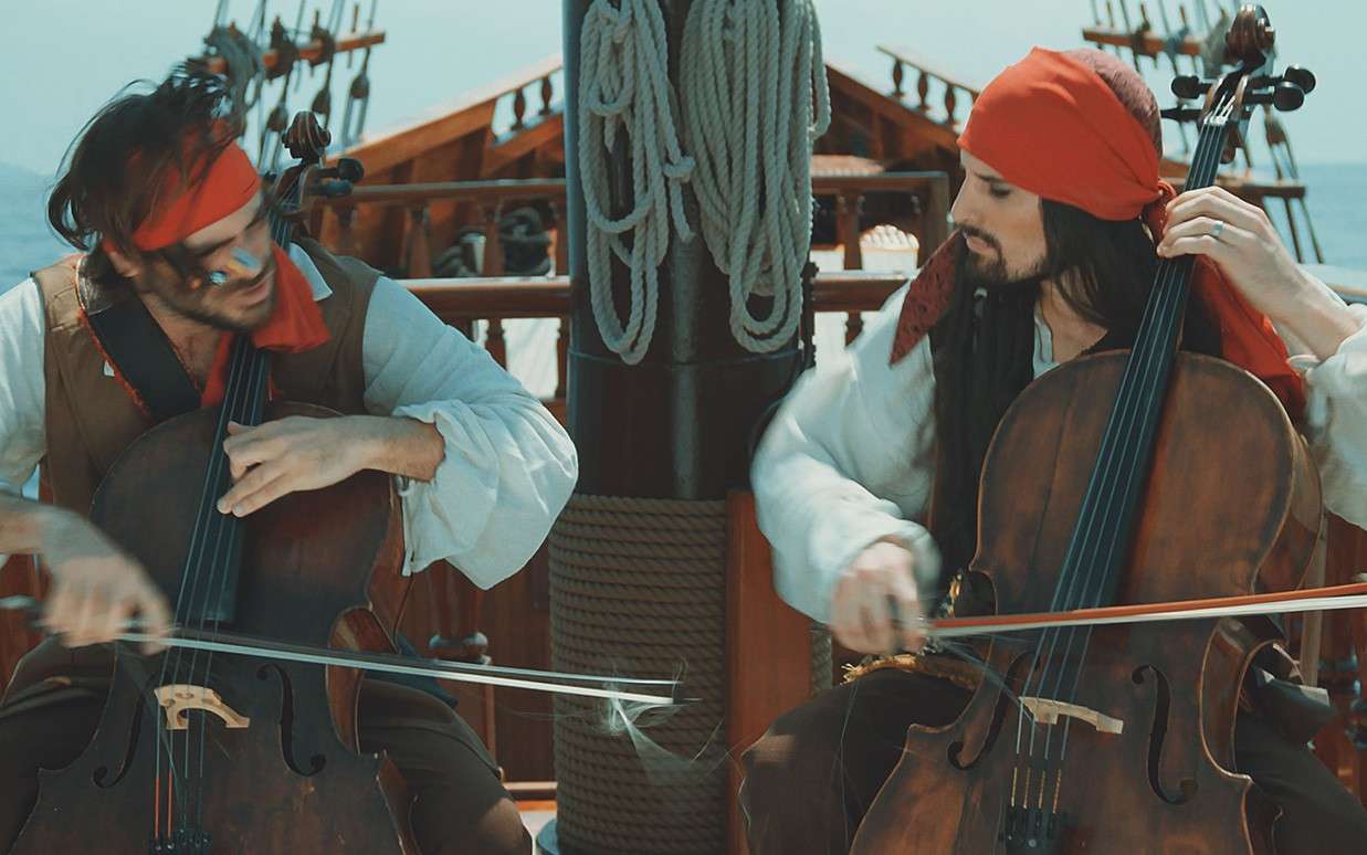 提琴双雄爆笑演奏《加勒比海盗》