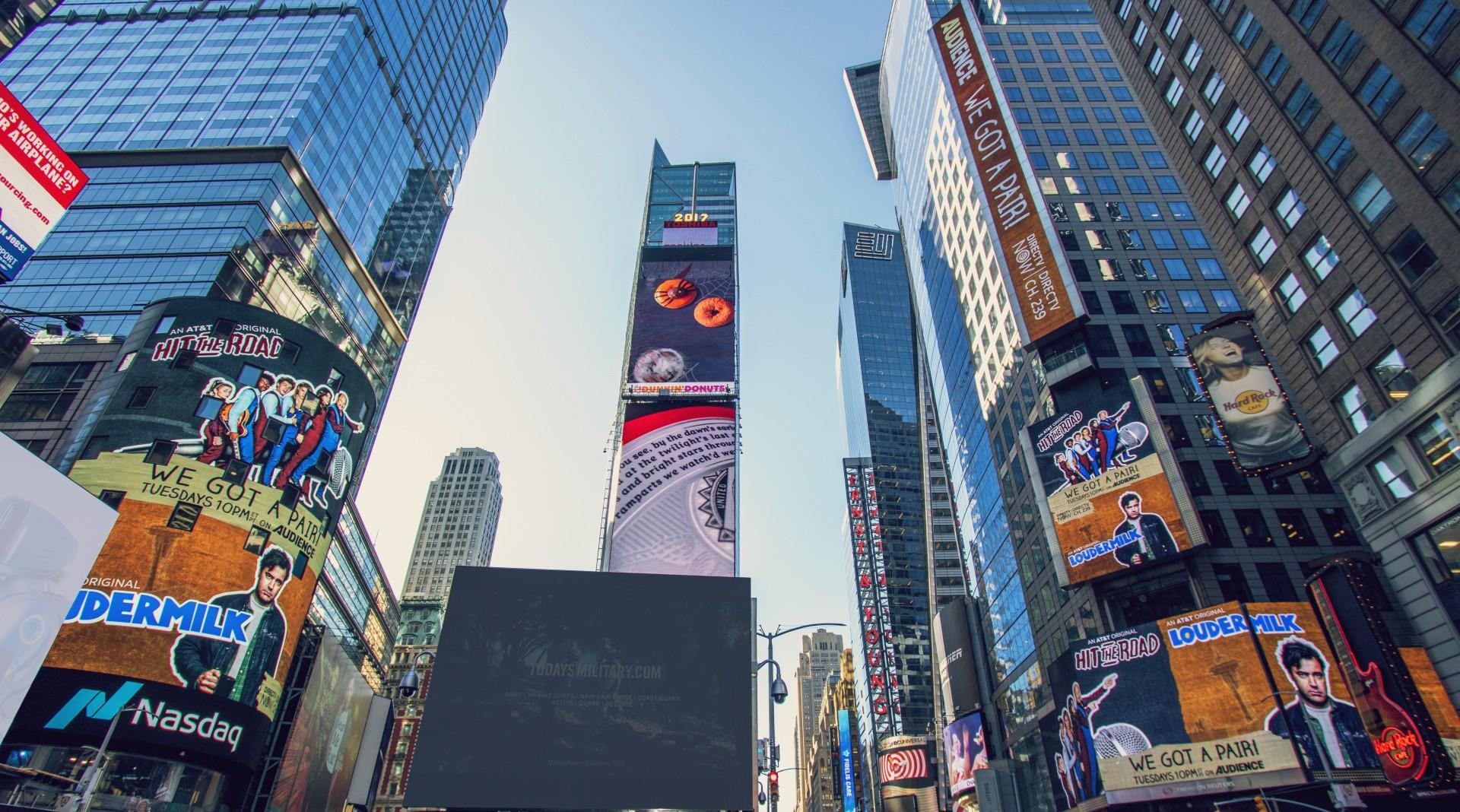 一二传媒：纽约时代广场路透屏纳斯达克大屏15S最新