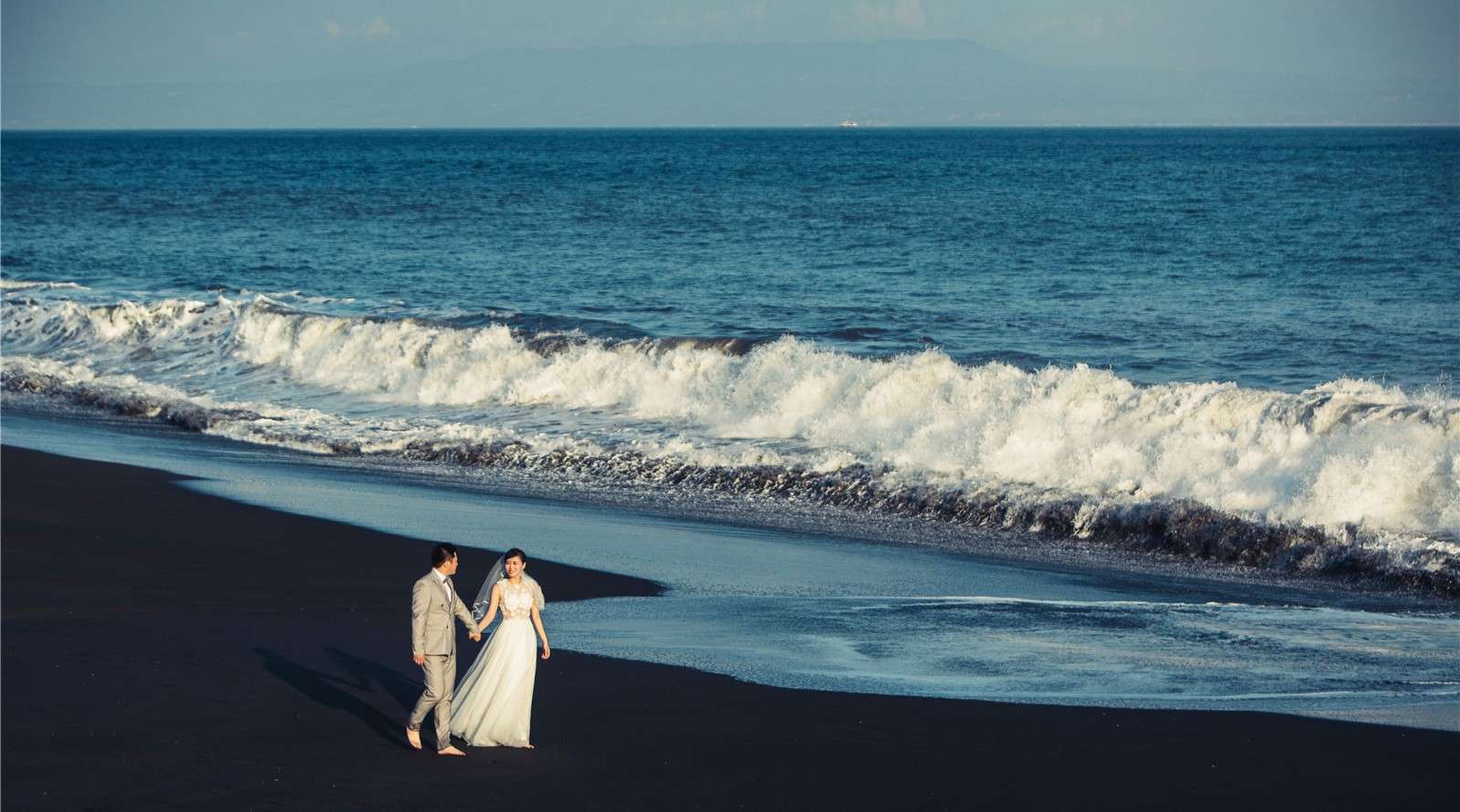 旅拍婚纱照记录MV I 巴厘岛黑沙滩，世间罕有！