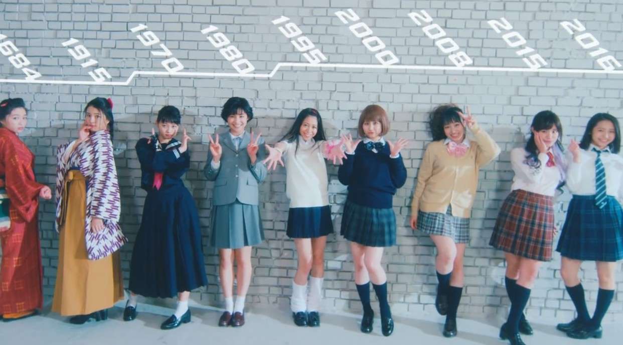 一镜到底青春短片《日本高中女生拍照姿势变迁史》