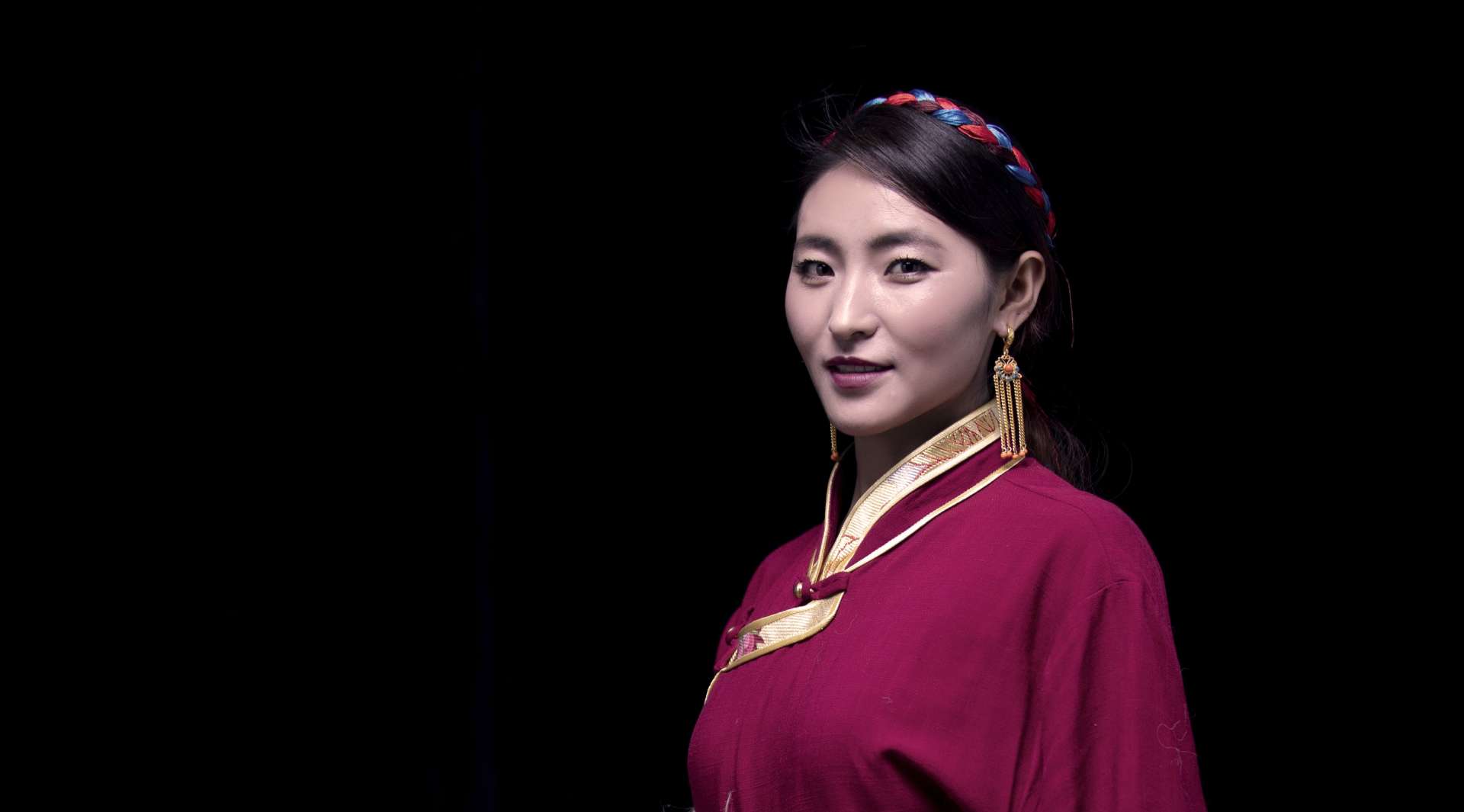 2020年藏族女歌手本措吉单曲  出家姑娘