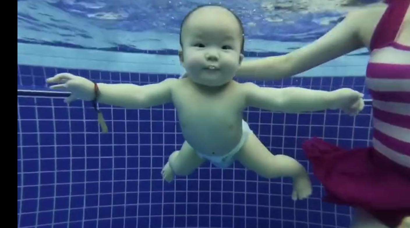 5个月的宝宝在水里飞是怎样的体验 #蓝旗亲子游泳乐清中心