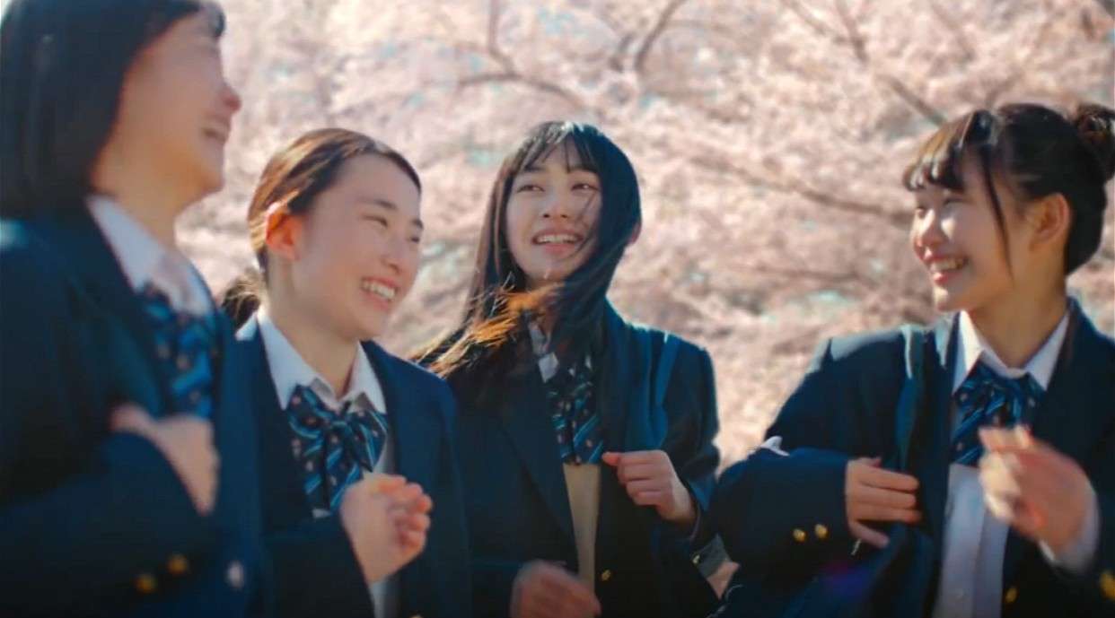 日本治愈少女广告《动物森友会》
