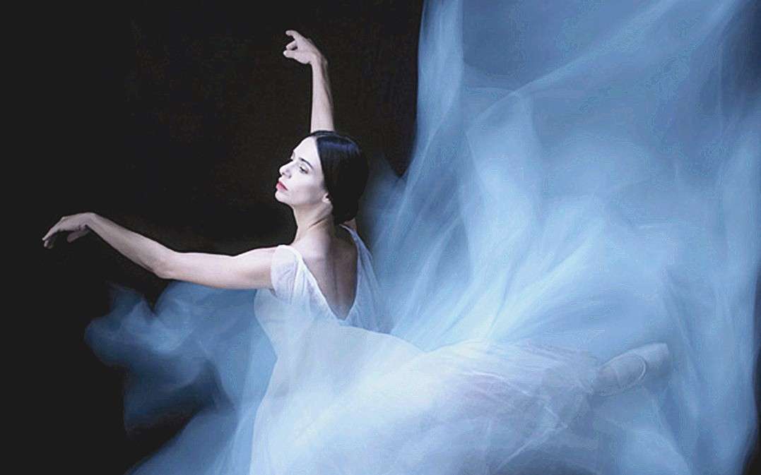 世界顶级芭蕾舞者优雅演绎《与自己共舞》