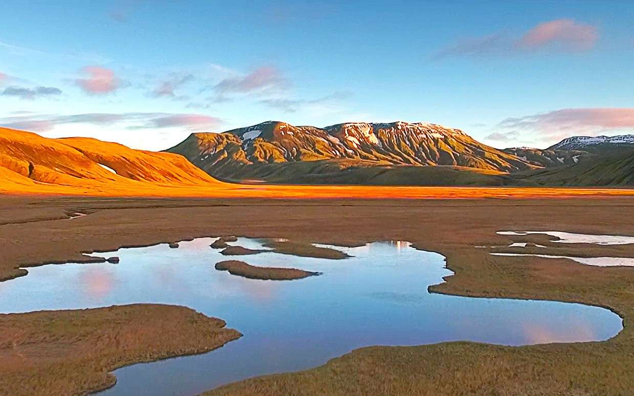 荒原奇景航拍短片《飞跃冰岛》