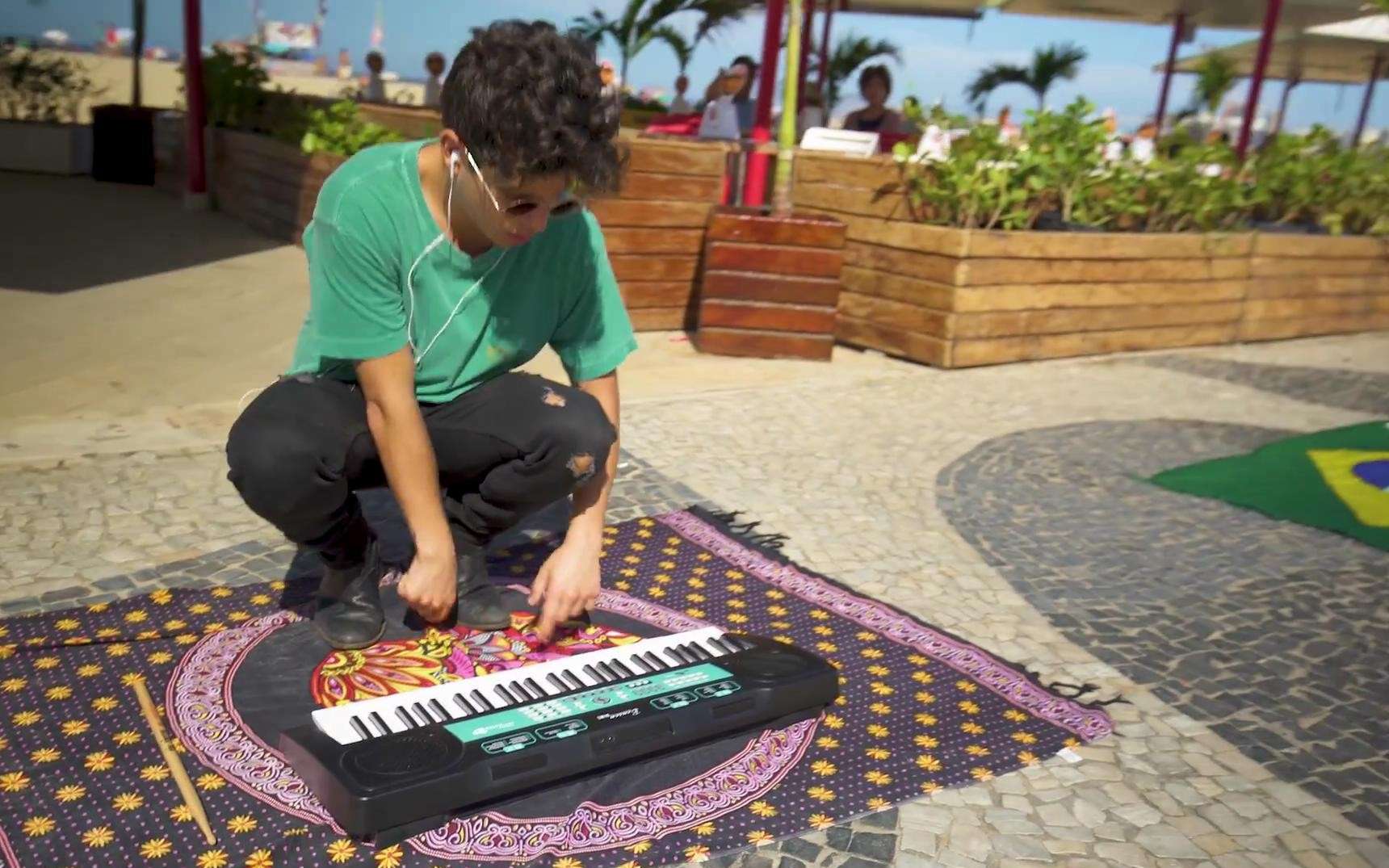里约海滩活力音乐短片《生活即音乐》