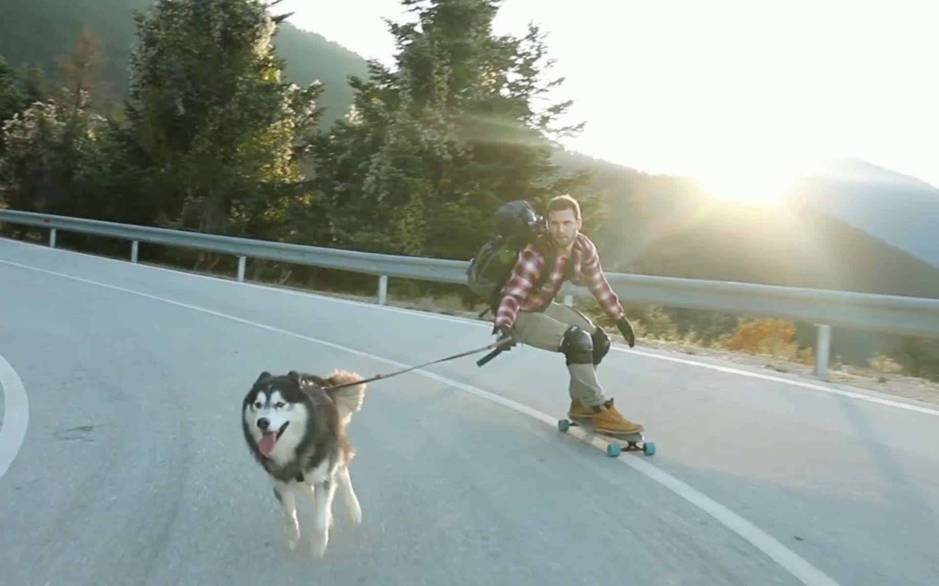 惬意生活创意短片《滑板型男和他的狗狗》